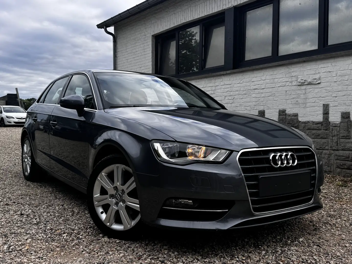 Audi A3 Sportback 1.4 TFSI*NAVI*BLUETOOTH*SENSOR*1ER PROPR Grijs - 1