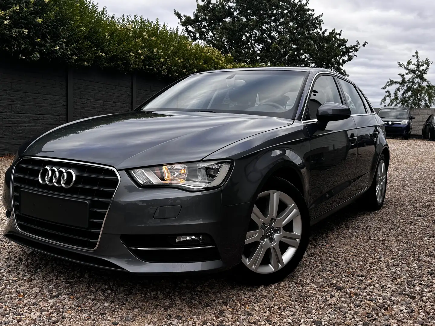 Audi A3 Sportback 1.4 TFSI*NAVI*BLUETOOTH*SENSOR*1ER PROPR Grijs - 2