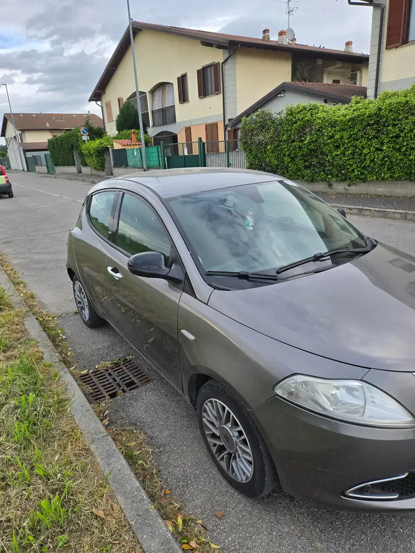 Lancia Ypsilon Ypsilon III 2011 1.2 8v Gold s Gris - 2