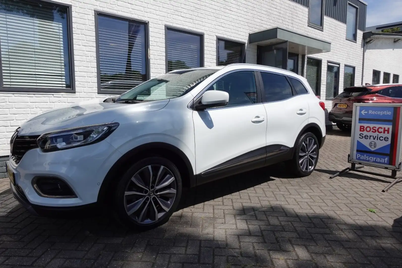 Renault Kadjar 1.3 TCE INTENS 140 PK Automaat Wit - 1