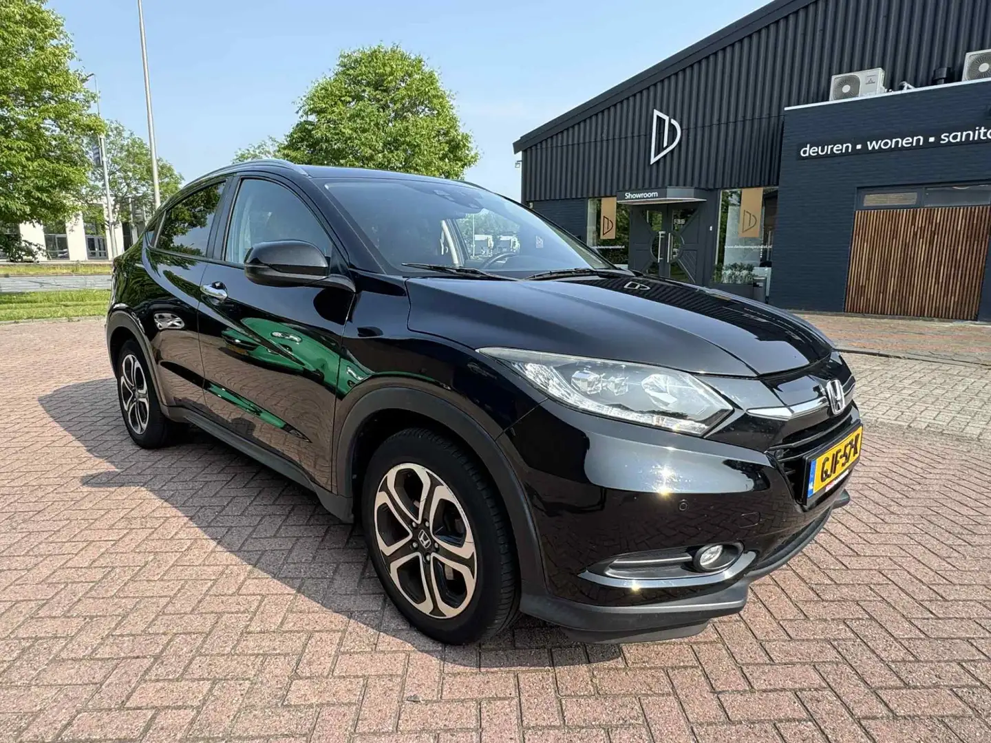 Honda HR-V 1.5 i-VTEC Executive Automaat \ Panorama \ Camera Černá - 2