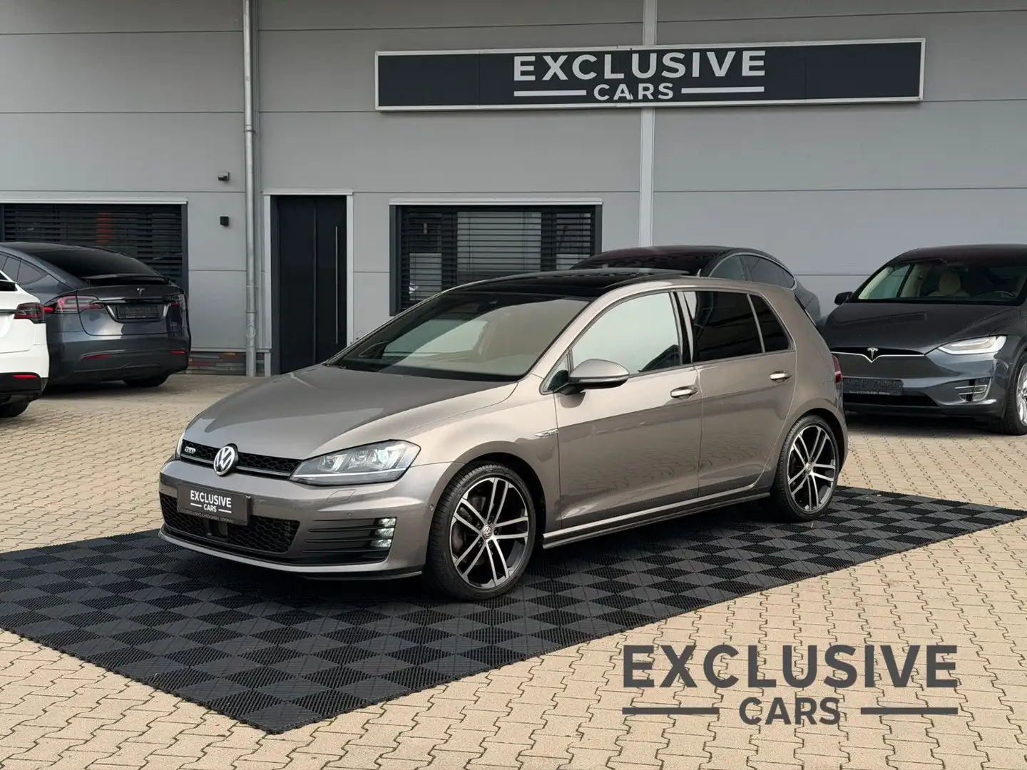 Volkswagen Golf GOLF 2.0 TDI DSG GTD | PANO | DYNAUDIO | Gris - 1