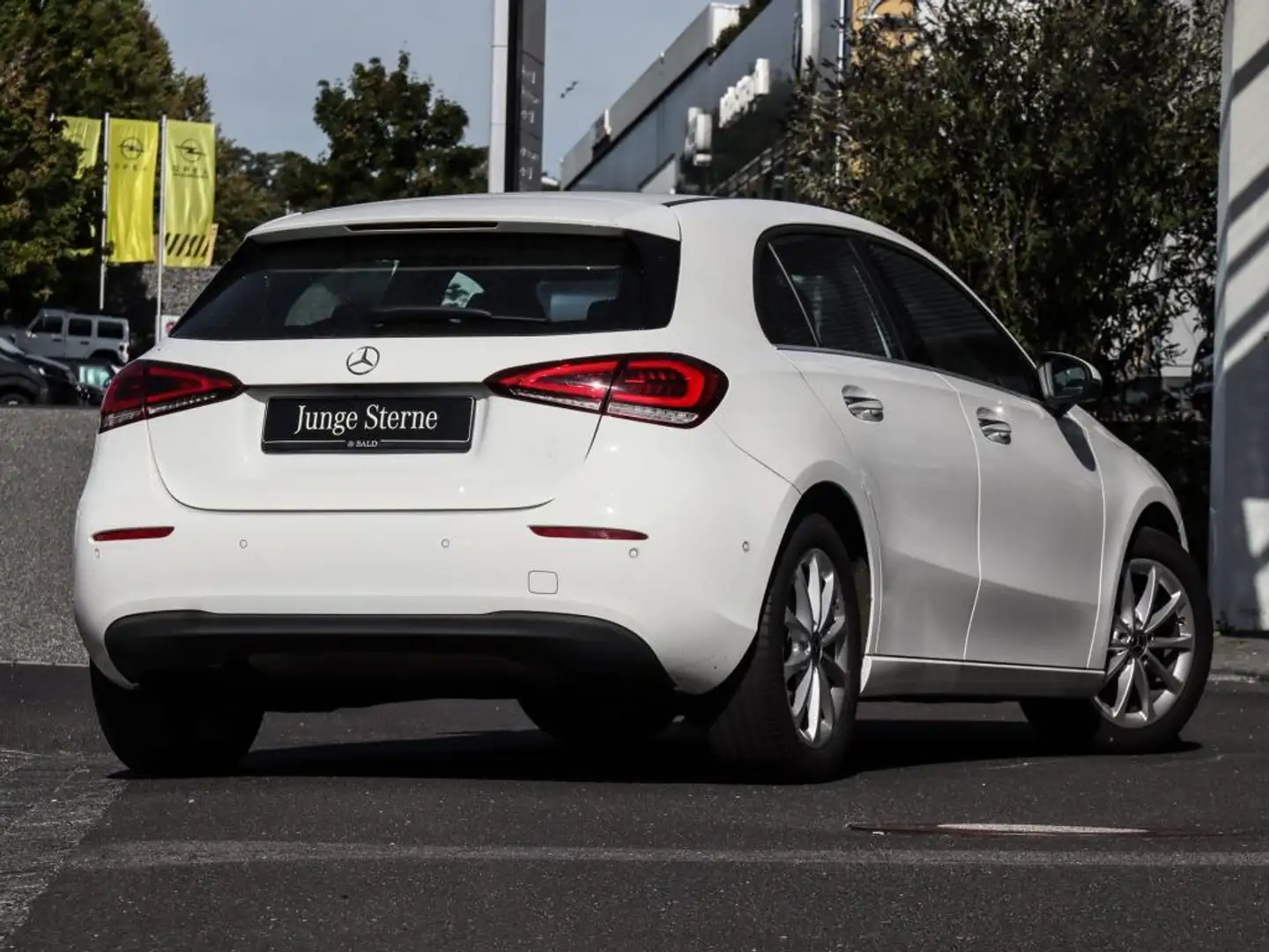 Mercedes-Benz A 180 Kompaktlimousine +Style+MBUX+LED+Navi+Cam Weiß - 2