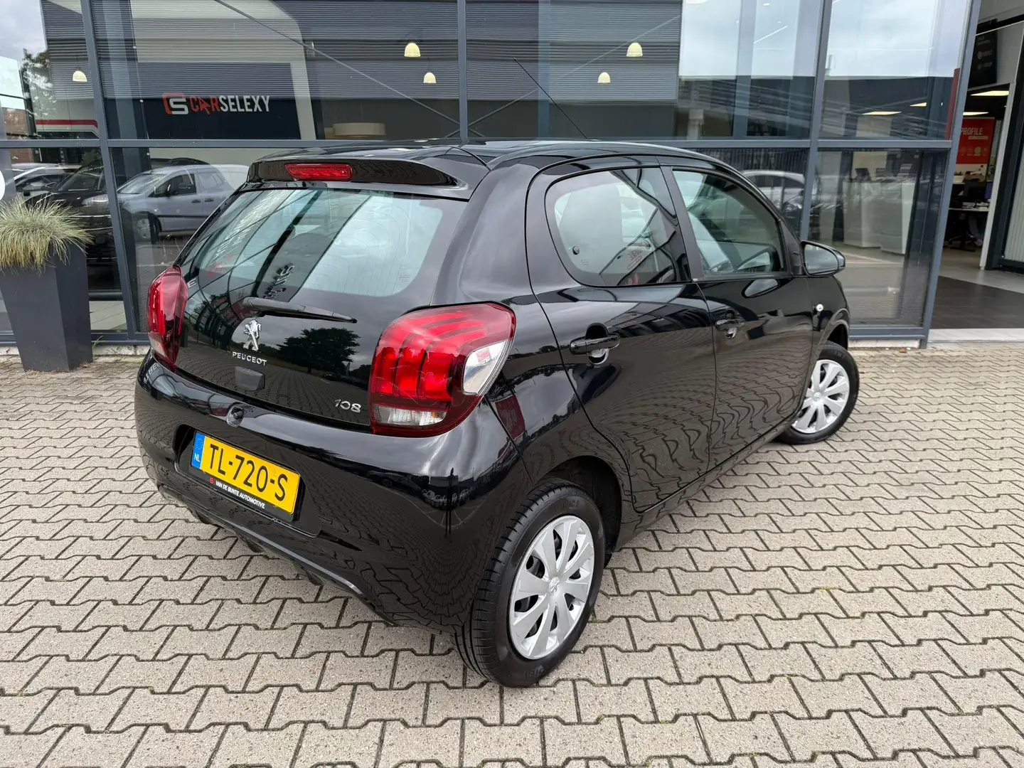 Peugeot 108 1.0 e-VTi Active *Airco & Bluetooth* Zwart - 2