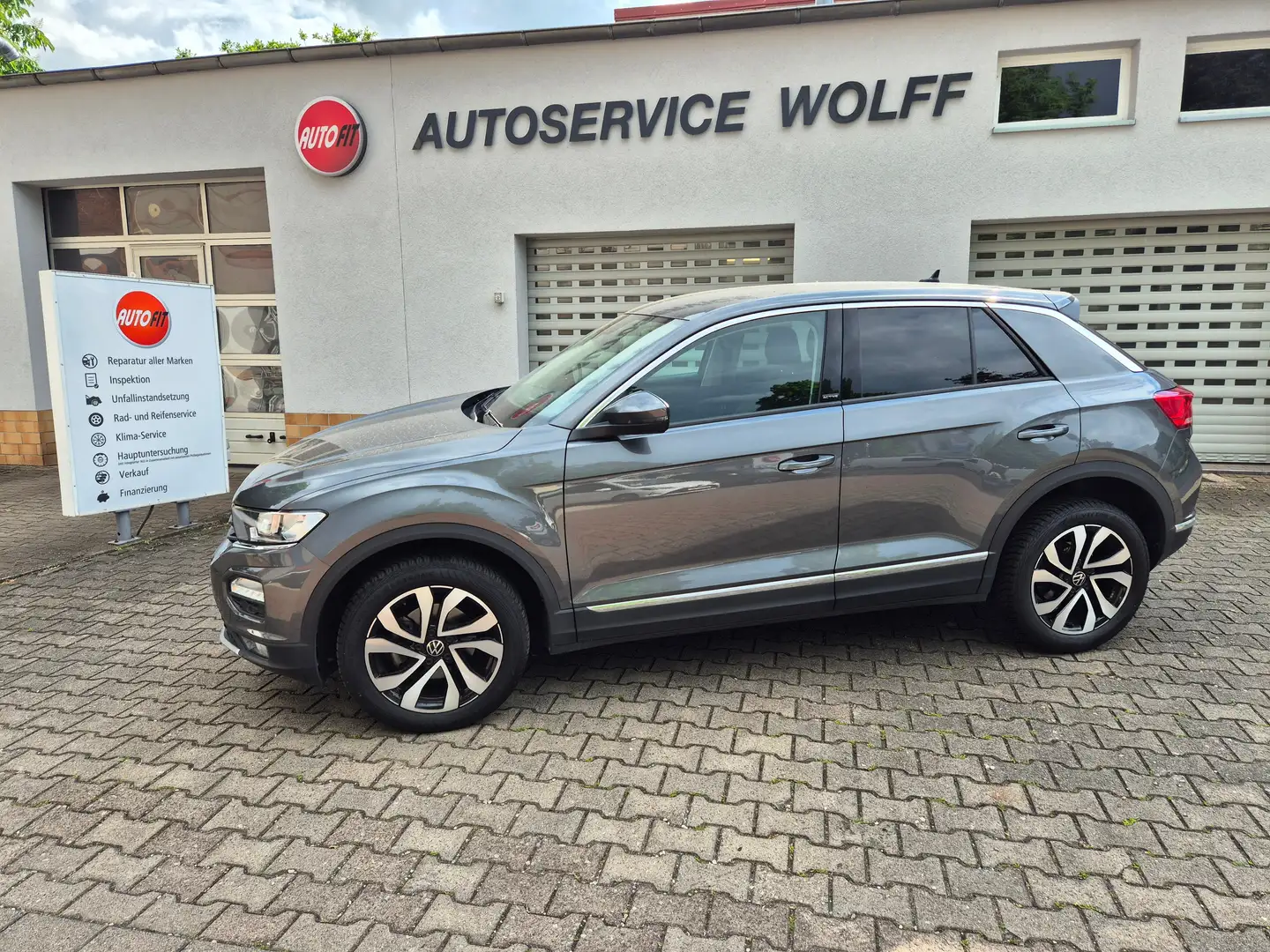 Volkswagen T-Roc 1.5 TSI OPF ACTIVE Grau - 1