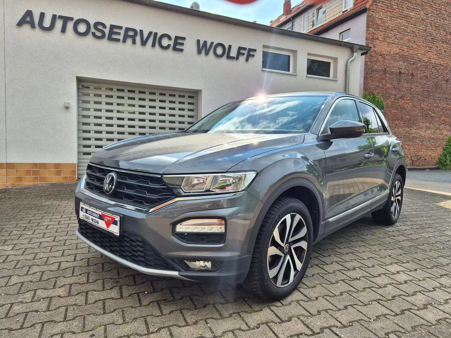 Volkswagen T-Roc 1.5 TSI OPF ACTIVE Grau - 2