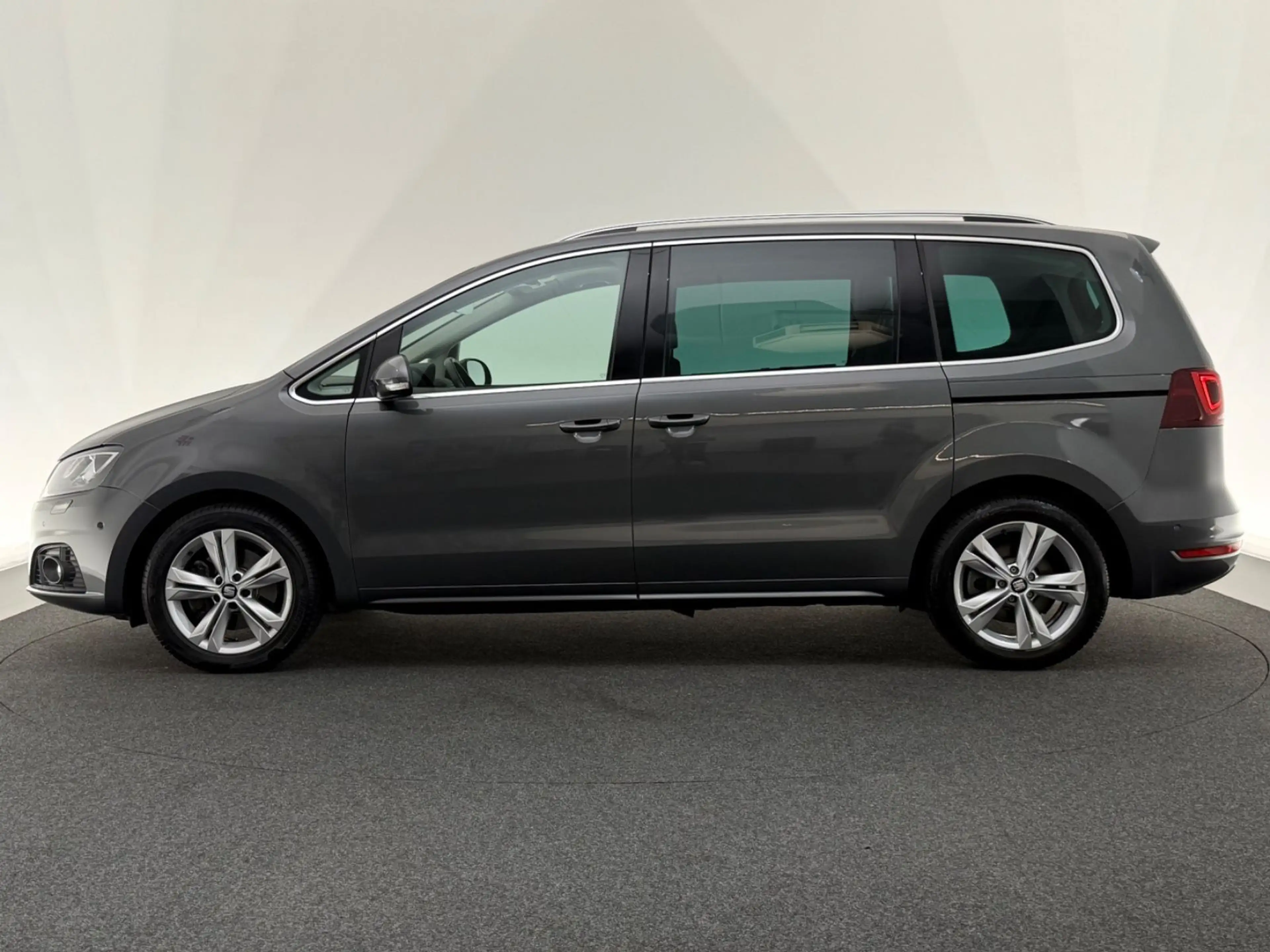 SEAT Alhambra 2.0*XCELLENCE*XENON-7.STZ-AHK-ACC-R.KAM — photo 4