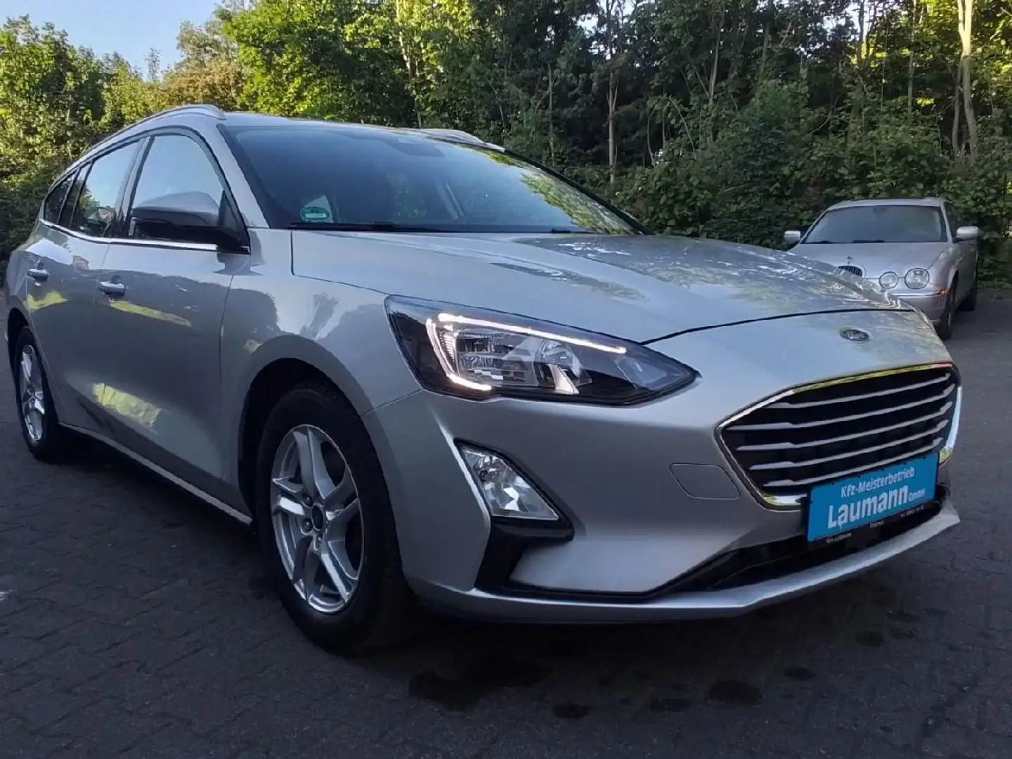 Ford Focus Turnier Cool & Connect Silber - 1