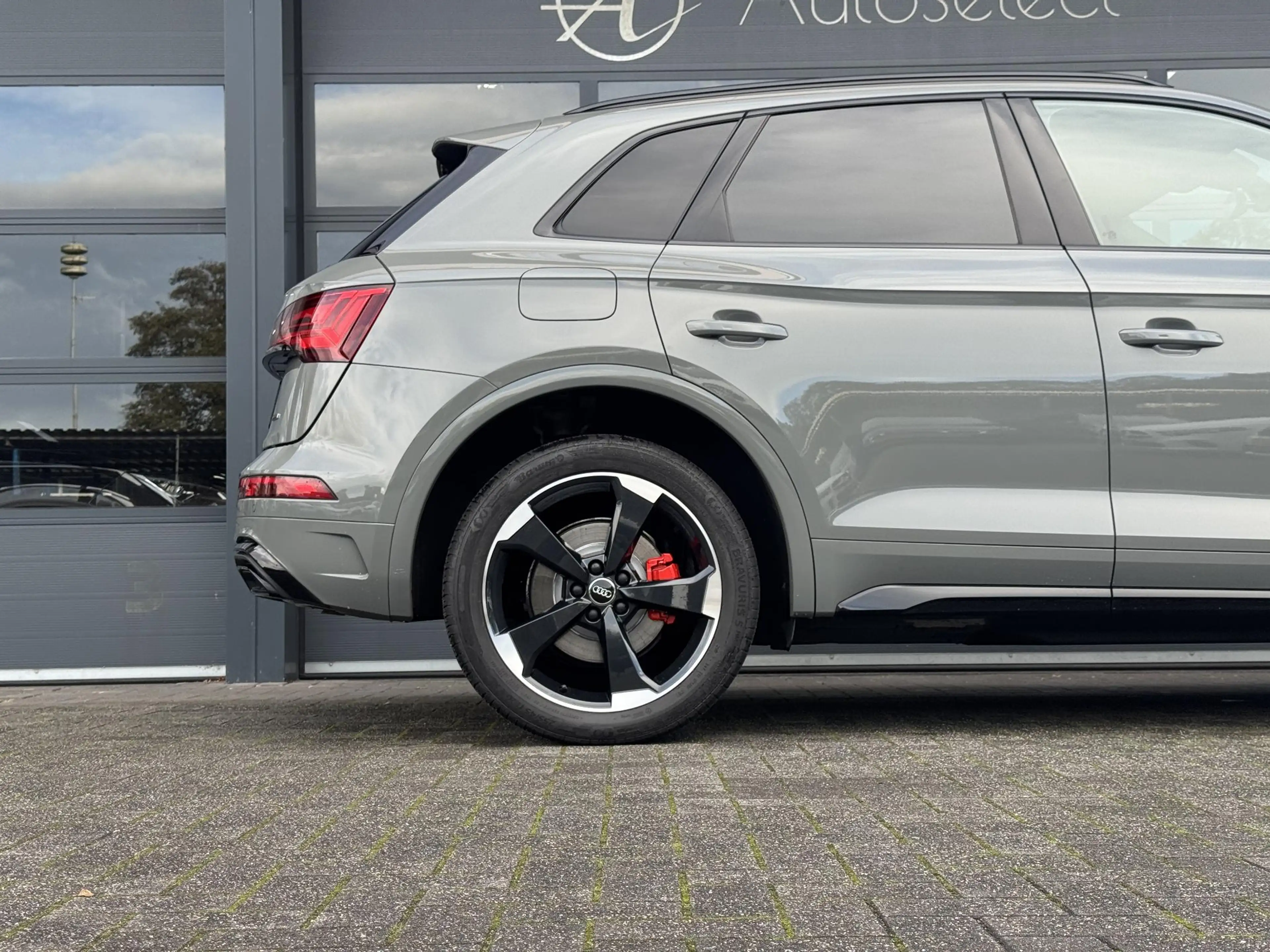 Audi Q5 55 TFSI e S edition Matrix | Virtual | CarPlay — photo 38