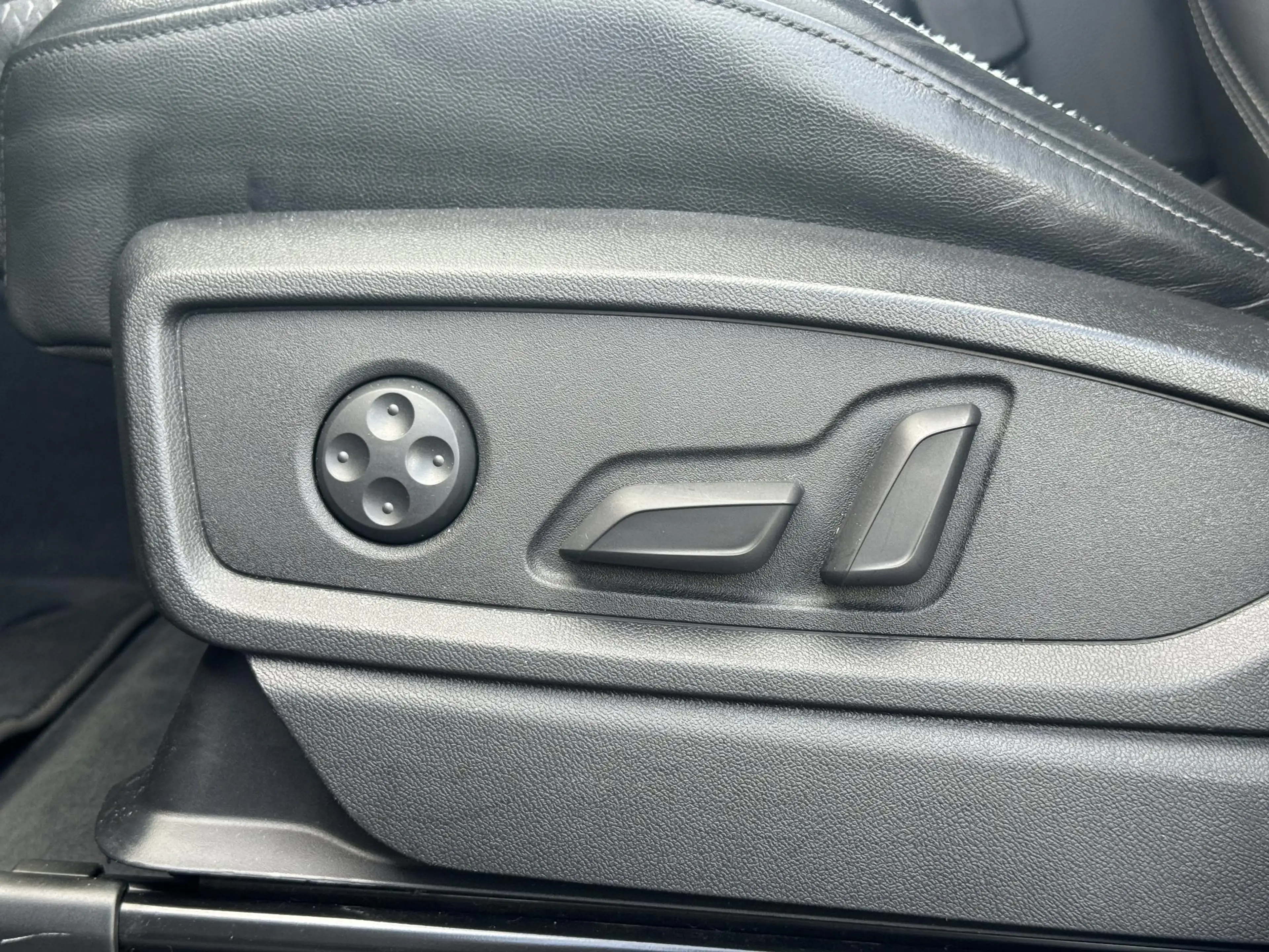 Audi Q5 55 TFSI e S edition Matrix | Virtual | CarPlay — photo 6