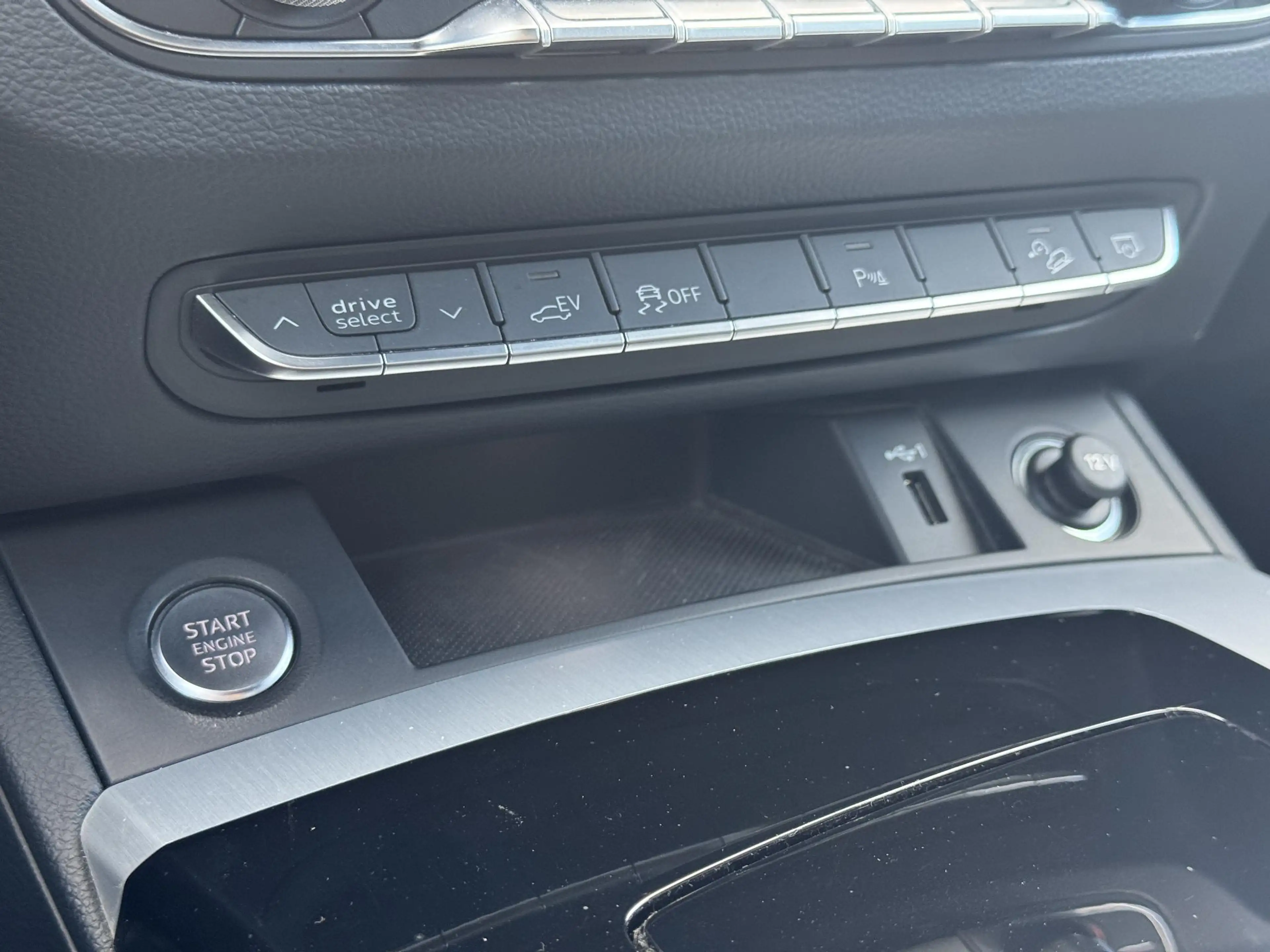 Audi Q5 55 TFSI e S edition Matrix | Virtual | CarPlay — photo 32