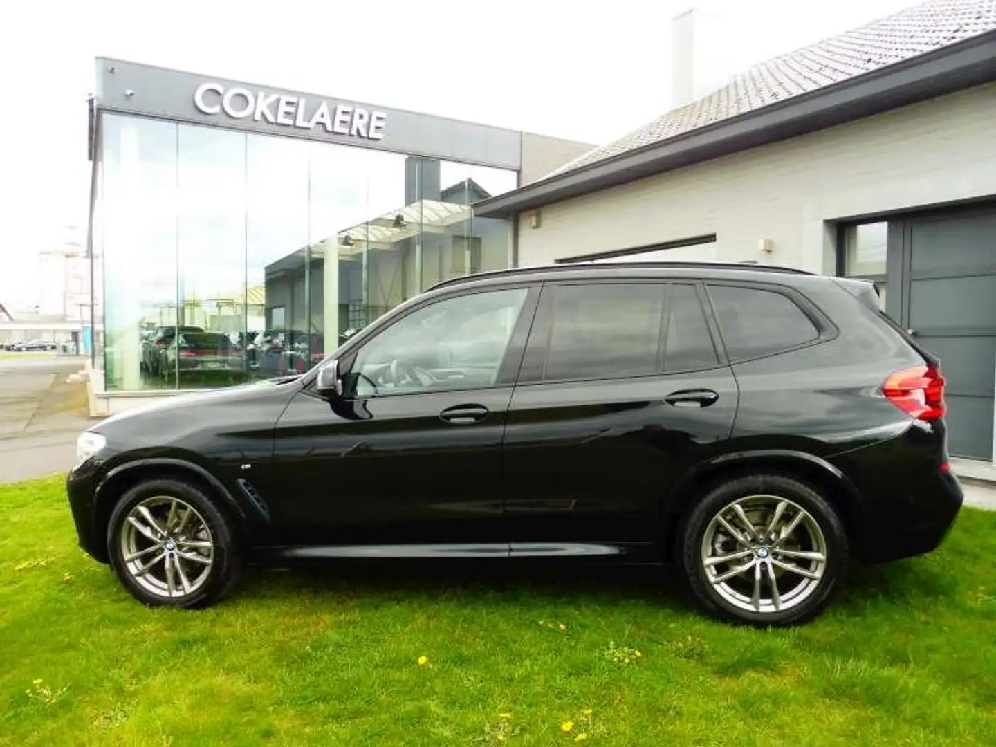 BMW X3 2.0iA xDrive20 M-Pack Leder/NaviPro/KeyLess/LED/19 Zwart - 2