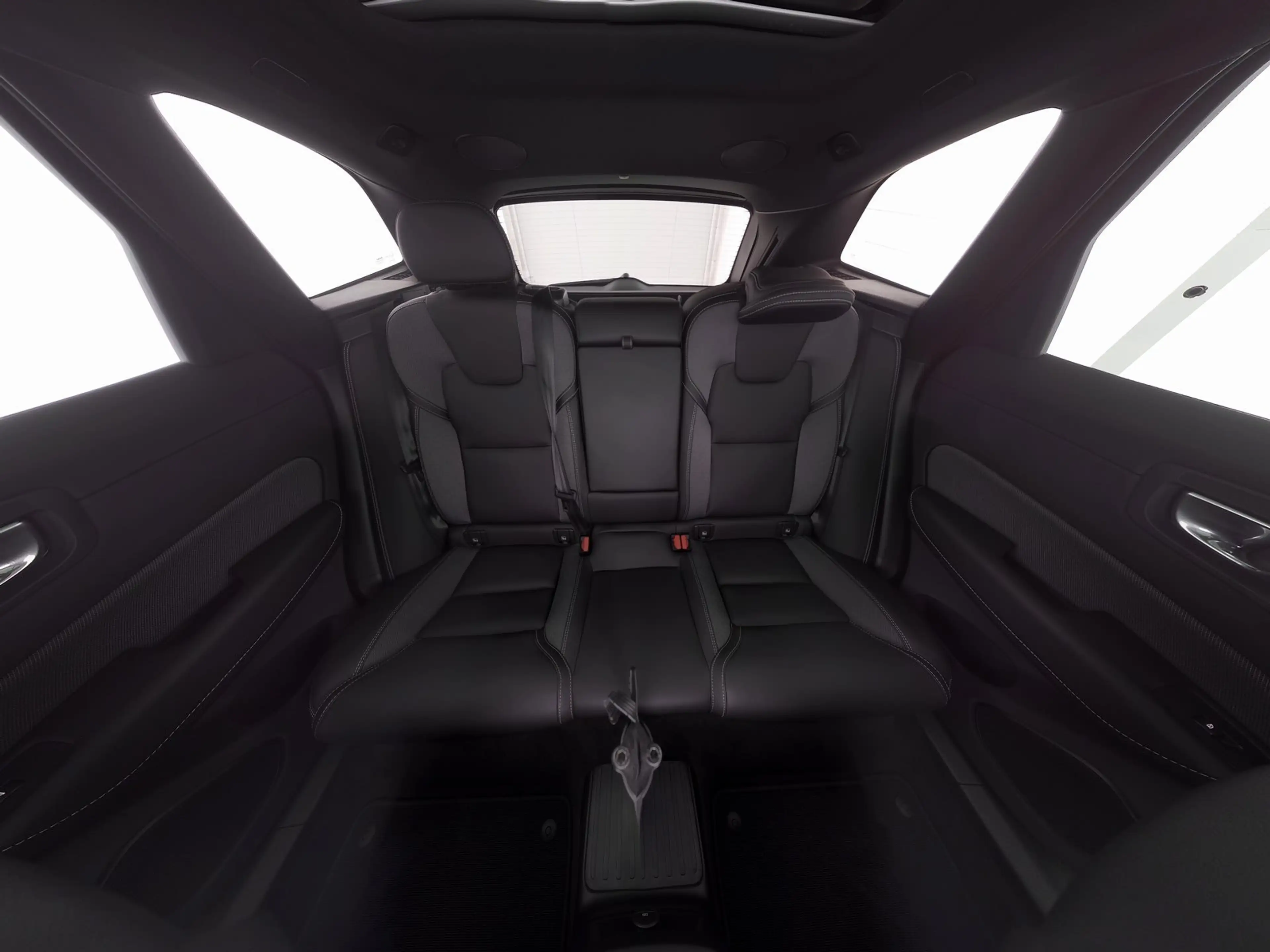 Volvo XC60 T8 AWD Plus Black Edition 360°KAMERA*H&K*21 — photo 5