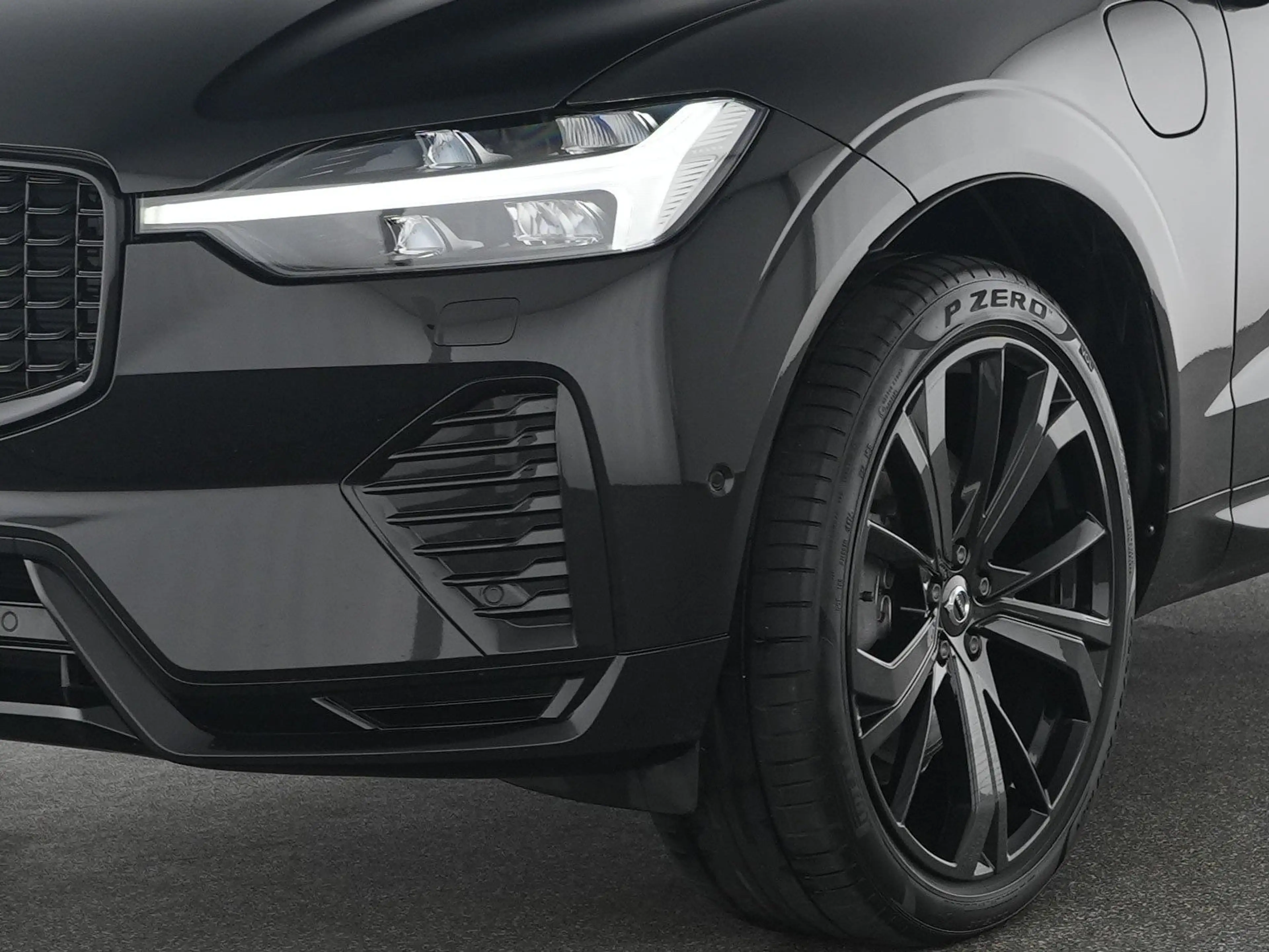 Volvo XC60 T8 AWD Plus Black Edition 360°KAMERA*H&K*21 — photo 9