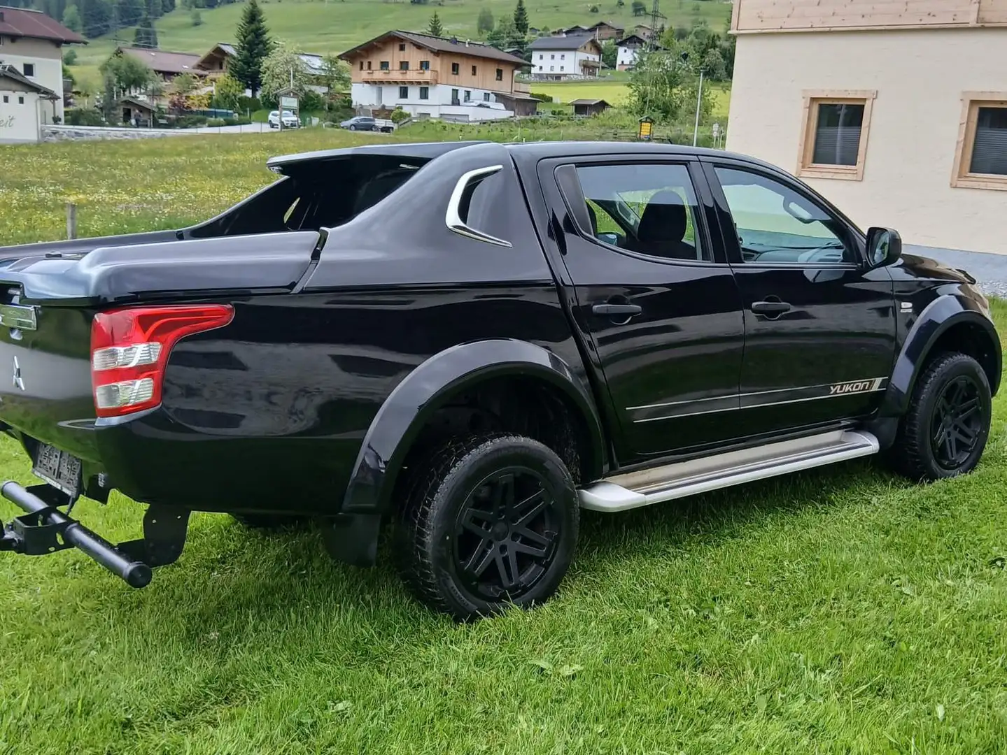 Mitsubishi L200 Schwarz - 2