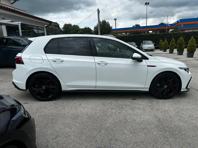 Volkswagen Golf view 4