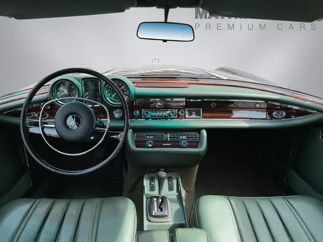 Mercedes-Benz 280 view 3