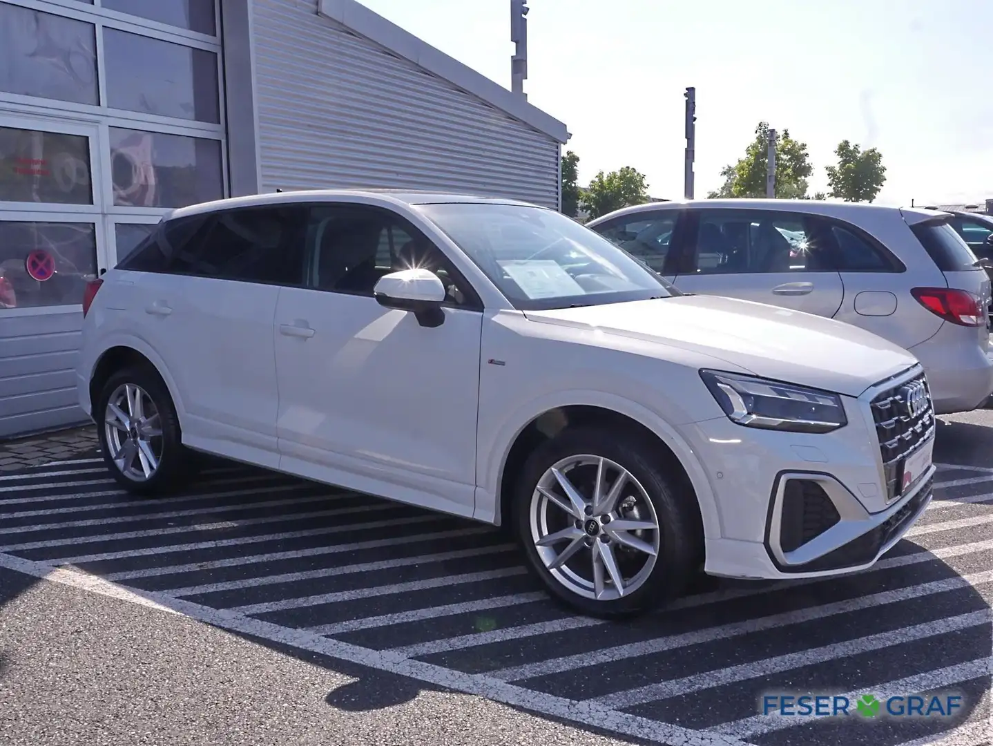 Audi Q2 S line 35 TFSI S tronic Matrix Pano Navi 18" Weiß - 2