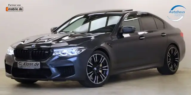 BMW M5 view 3