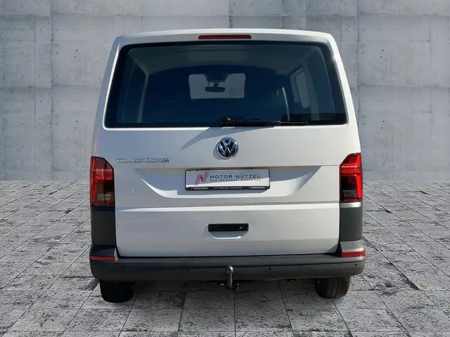 Volkswagen Transporter view 5