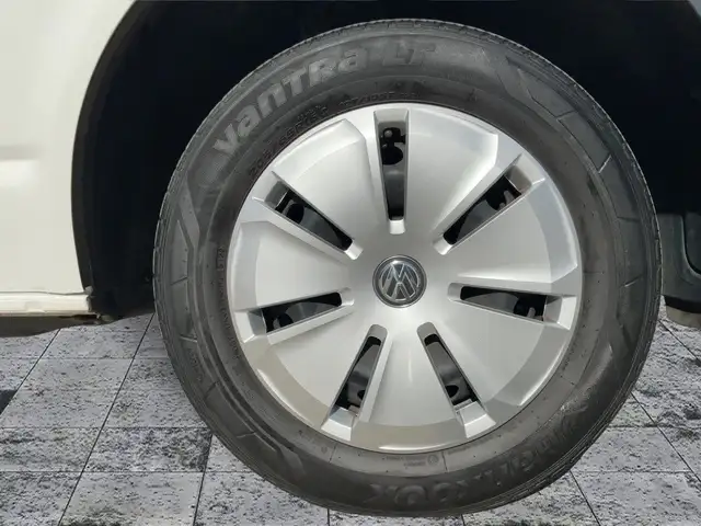 Volkswagen Transporter view 8