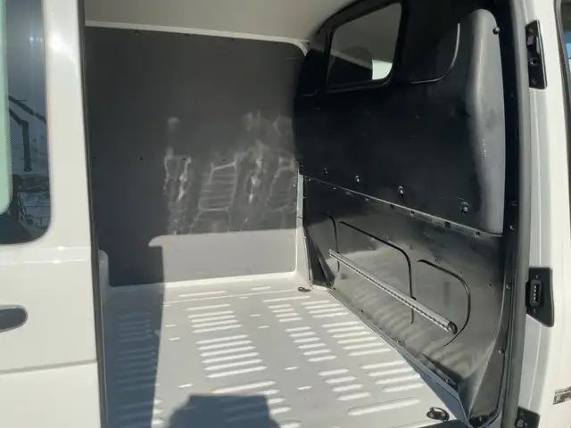 Volkswagen Transporter view 12