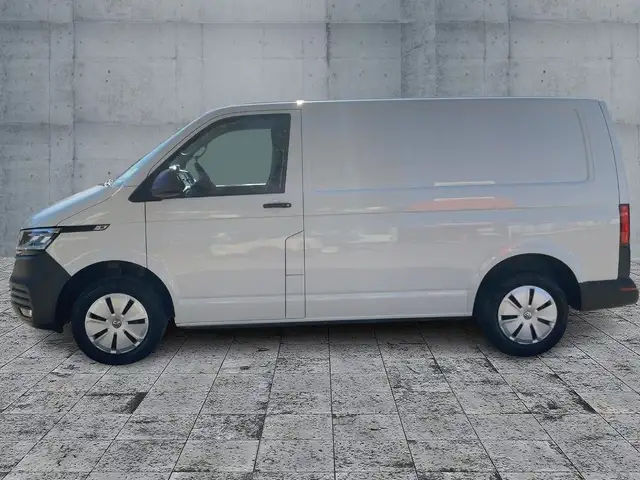 Volkswagen Transporter view 4