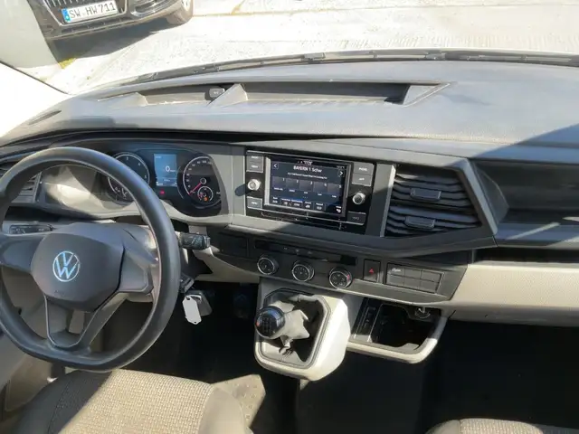 Volkswagen Transporter view 15