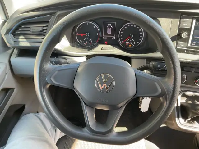 Volkswagen Transporter view 9