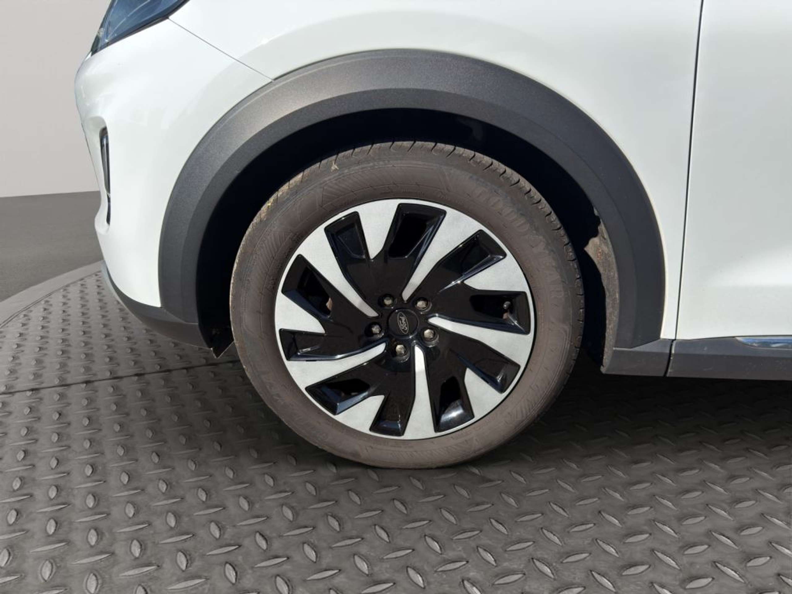 Fahrzeugabbildung Ford Puma TITANIUM Hybrid 1.0 EcoBoost *NAVI *WINTER - mit KI generiert/bearbeitet