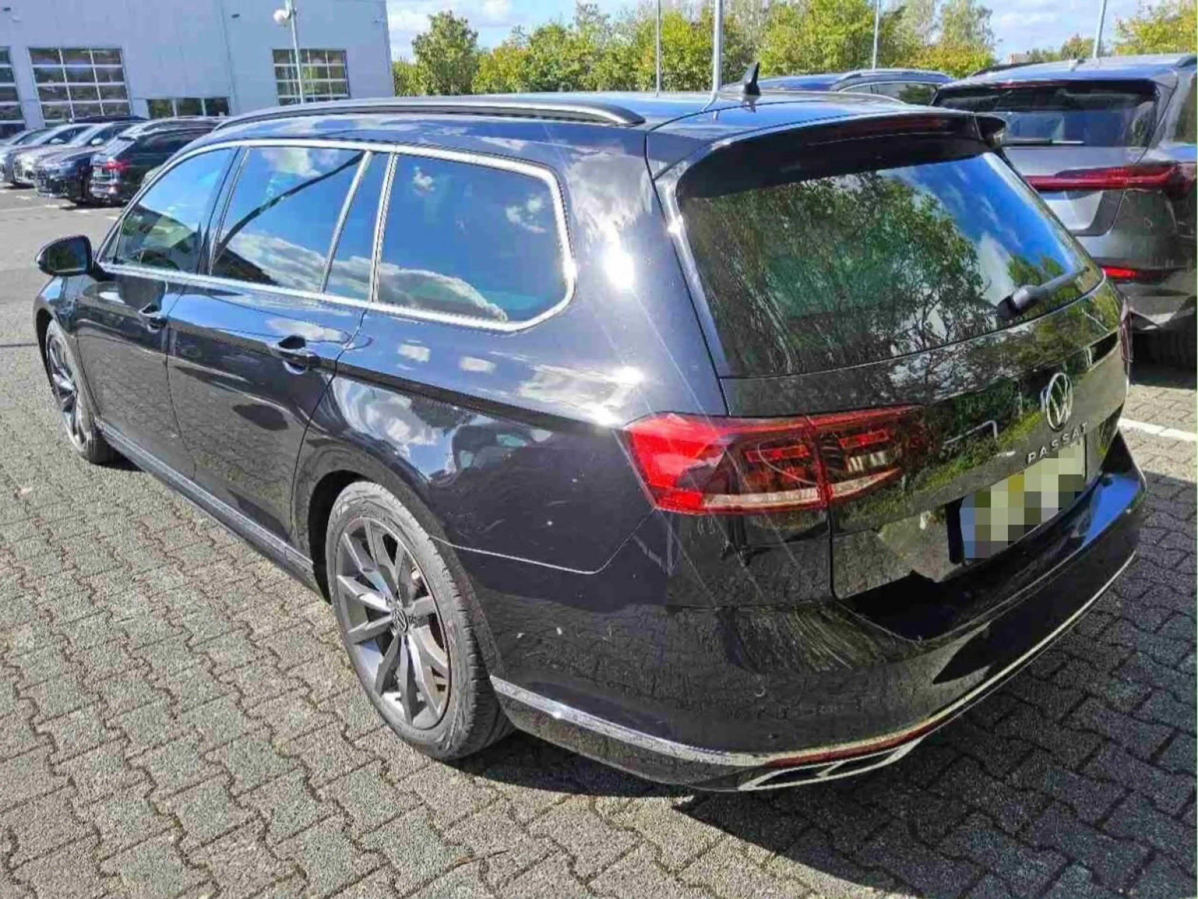 Volkswagen Passat Variant 2.0 TDI DSG - R LINE   MASSAGE — photo 4