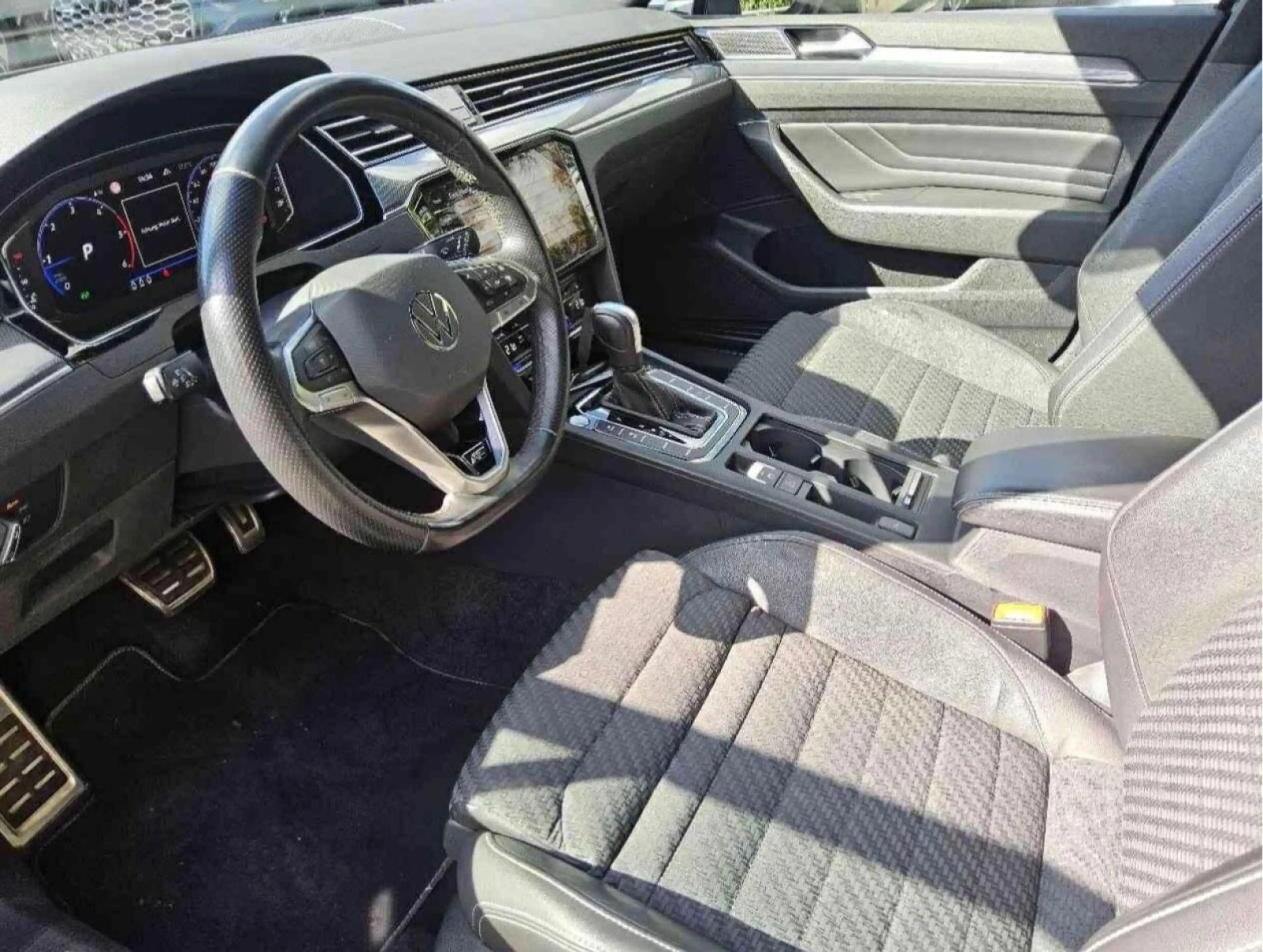 Volkswagen Passat Variant 2.0 TDI DSG - R LINE   MASSAGE — photo 6