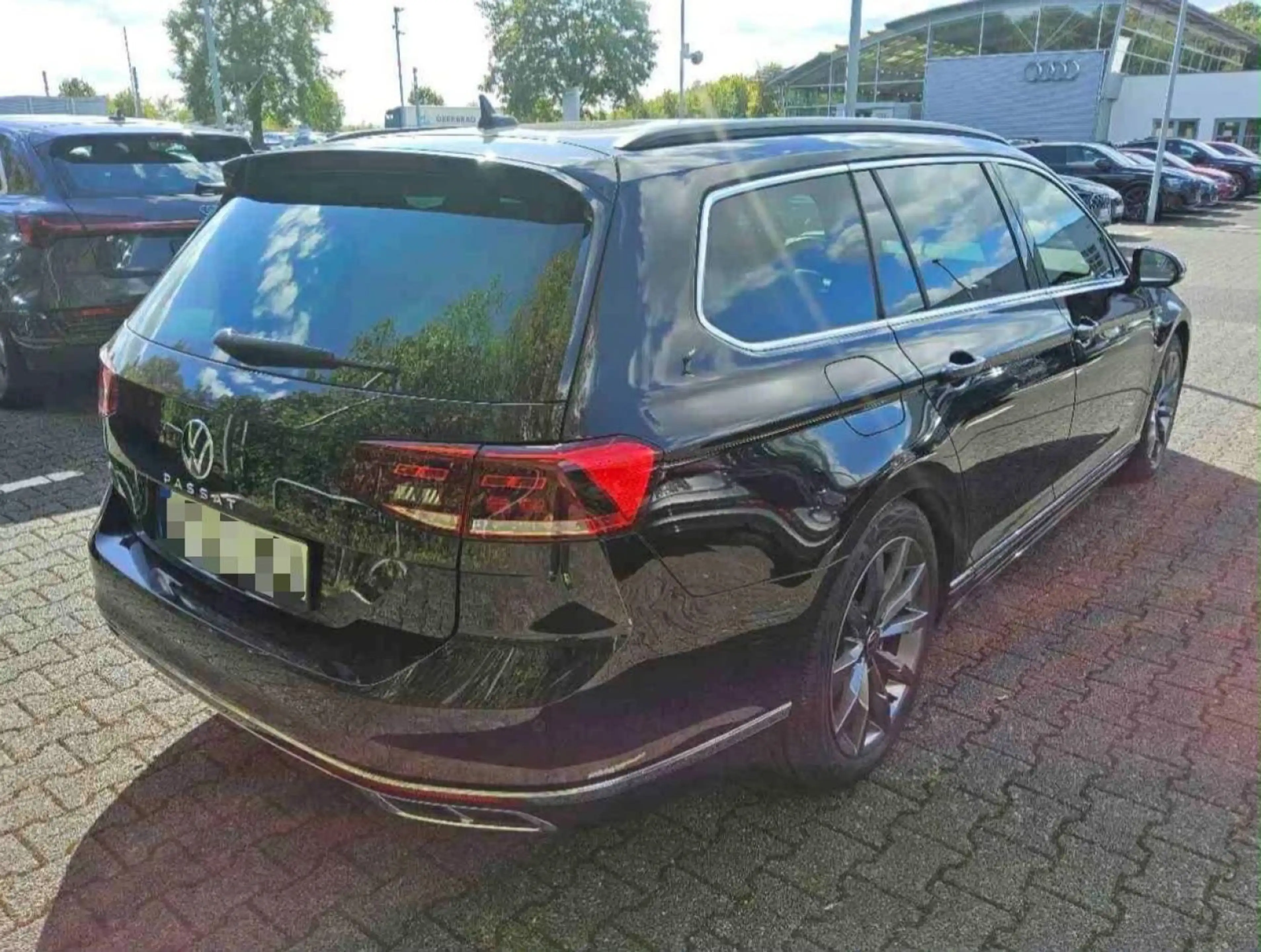 Volkswagen Passat Variant 2.0 TDI DSG - R LINE   MASSAGE — photo 3