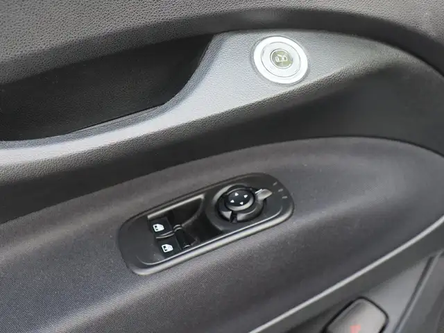 Fiat 500e view 12