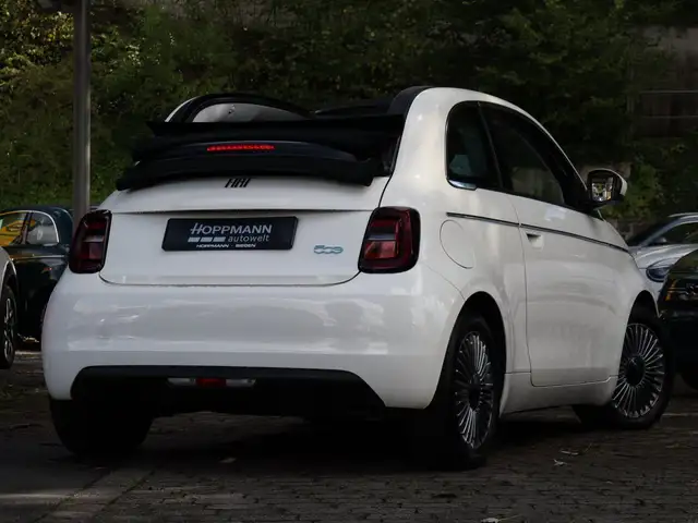 Fiat 500e view 2