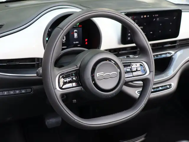 Fiat 500e view 9