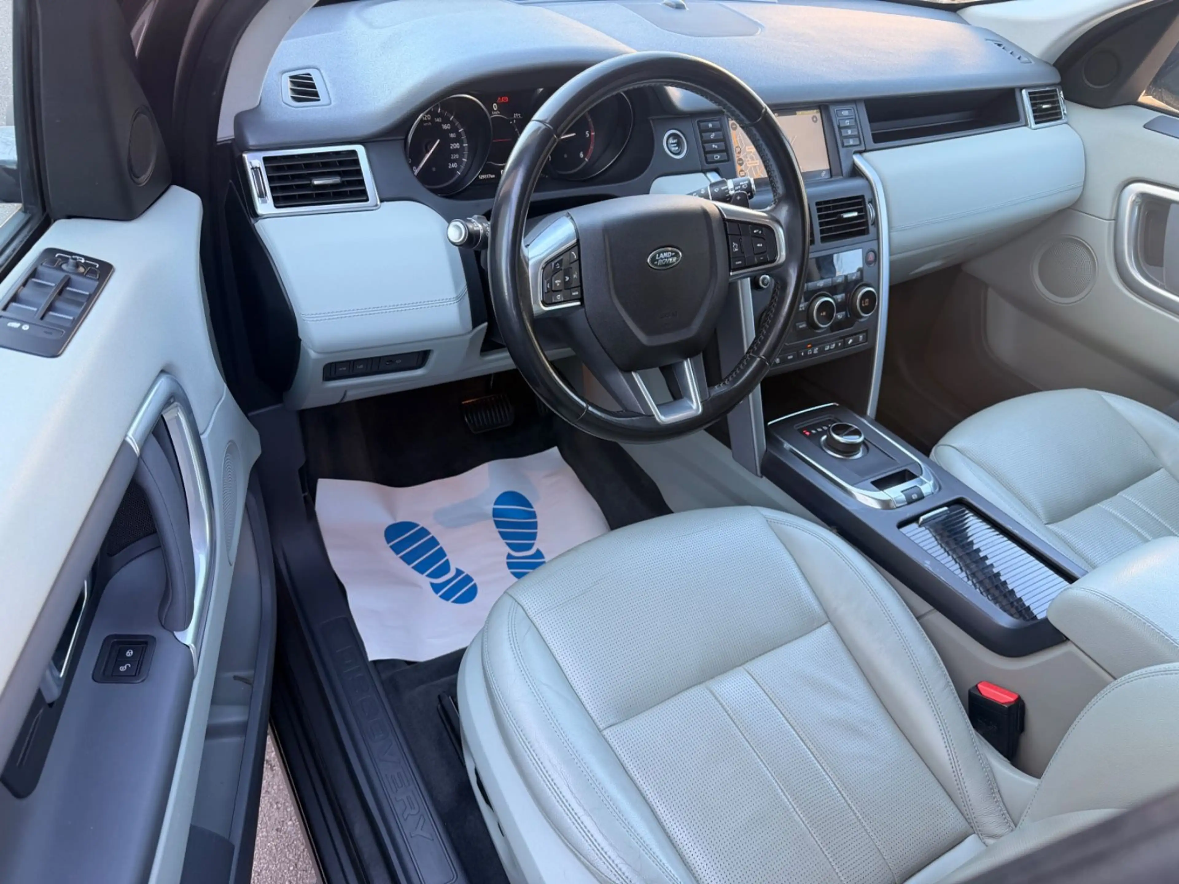 Land Rover Discovery Sport SE AWD — photo 10