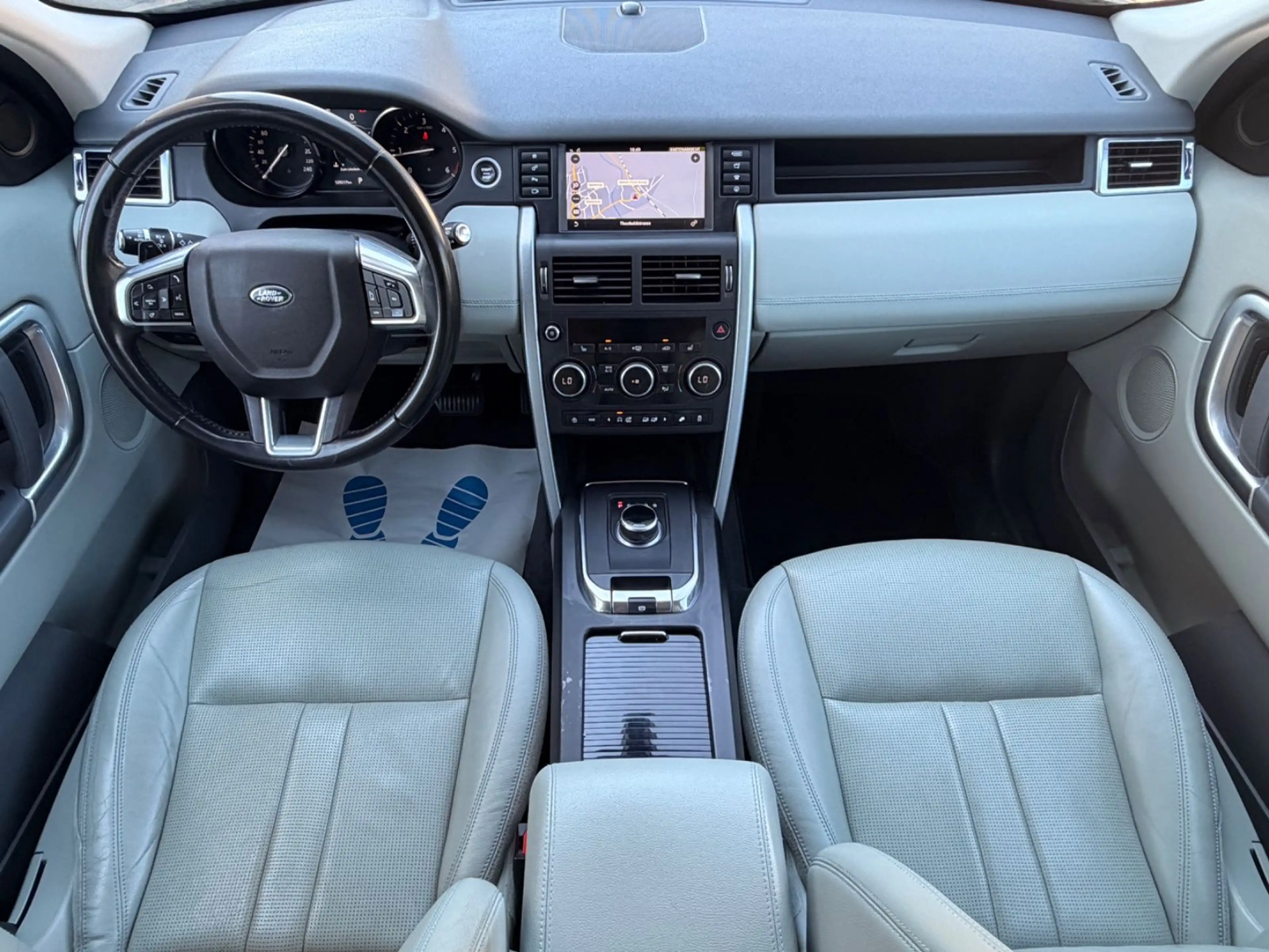 Land Rover Discovery Sport SE AWD — photo 11