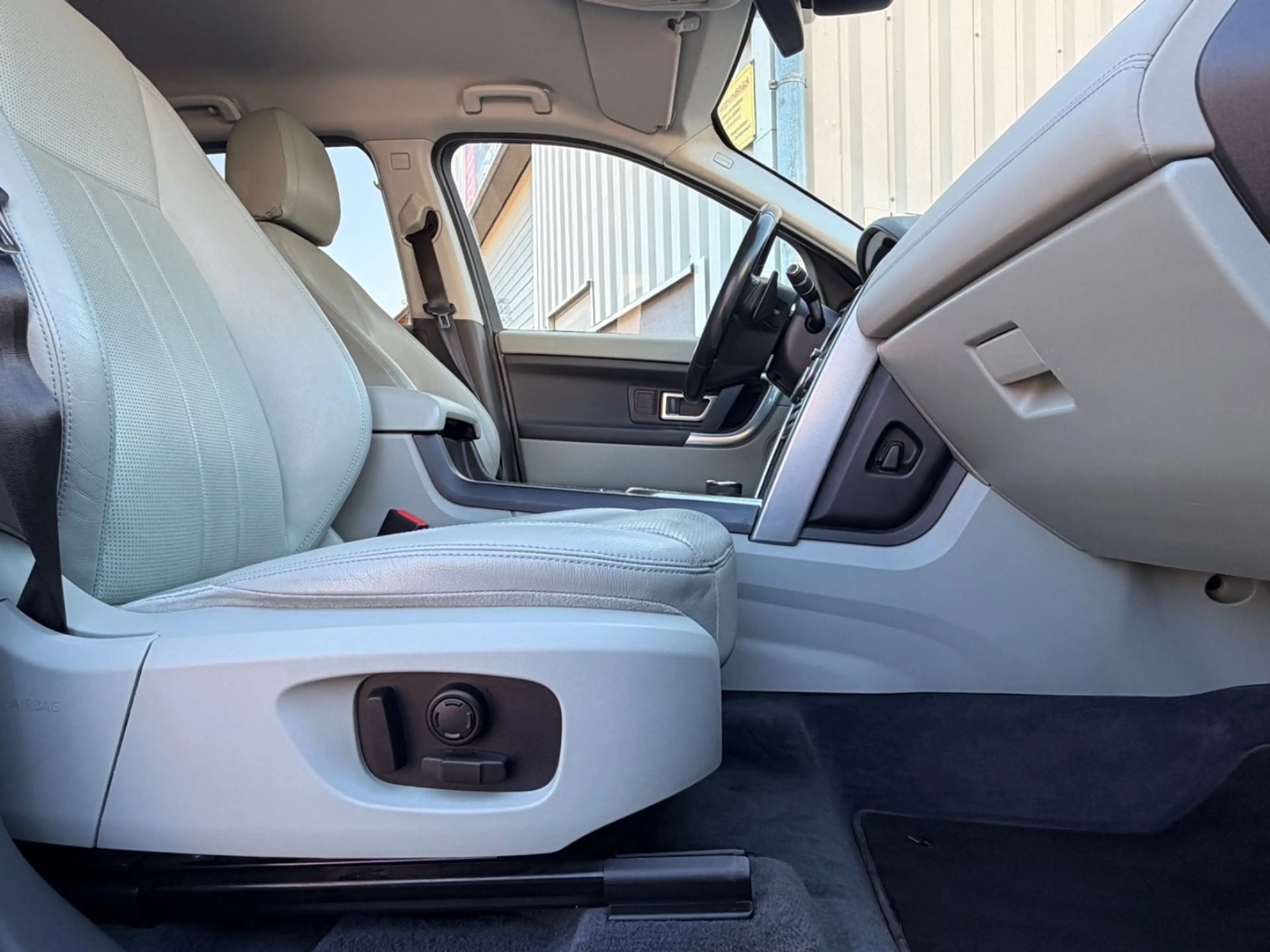 Land Rover Discovery Sport SE AWD — photo 13