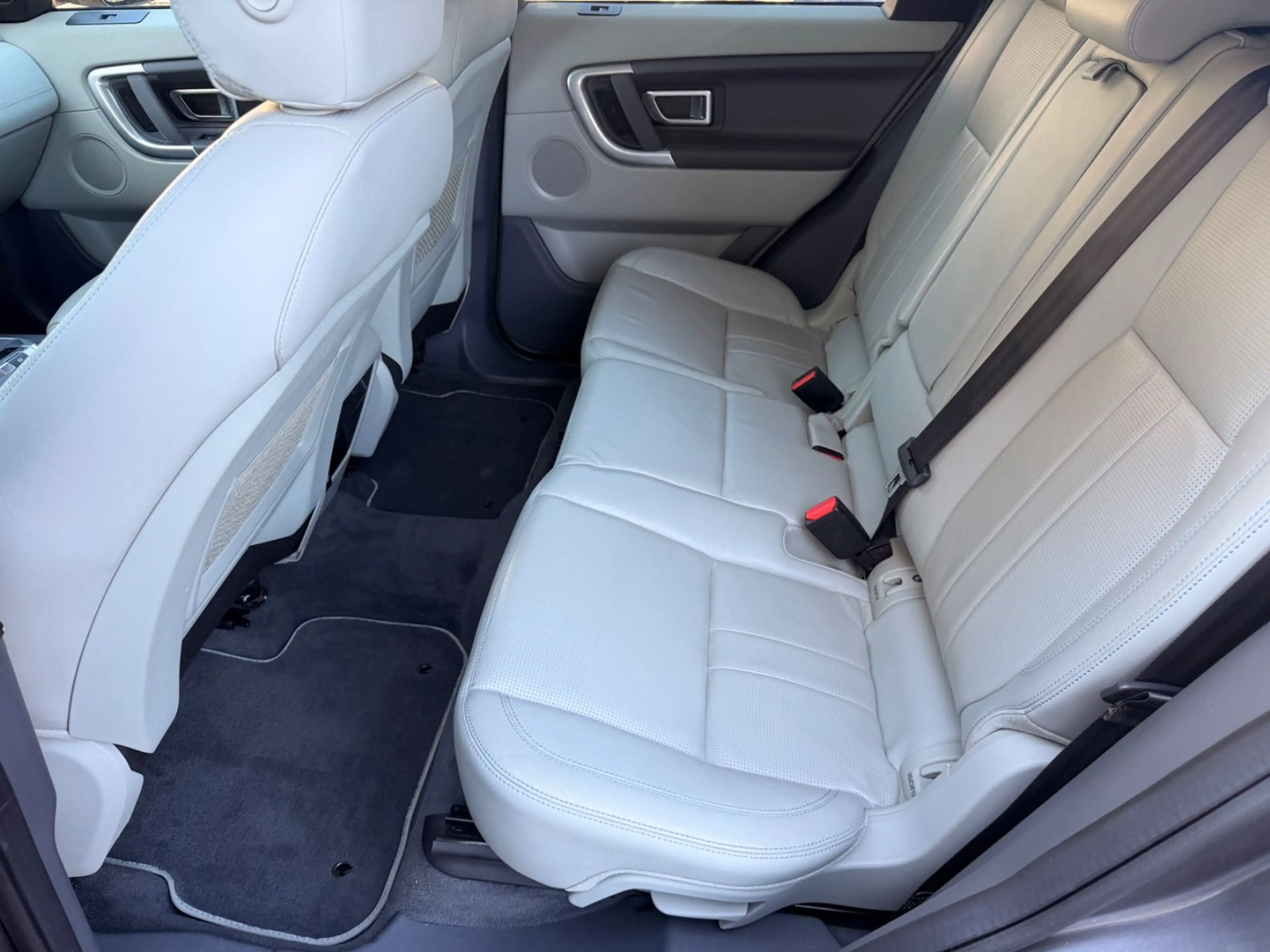 Land Rover Discovery Sport SE AWD — photo 14