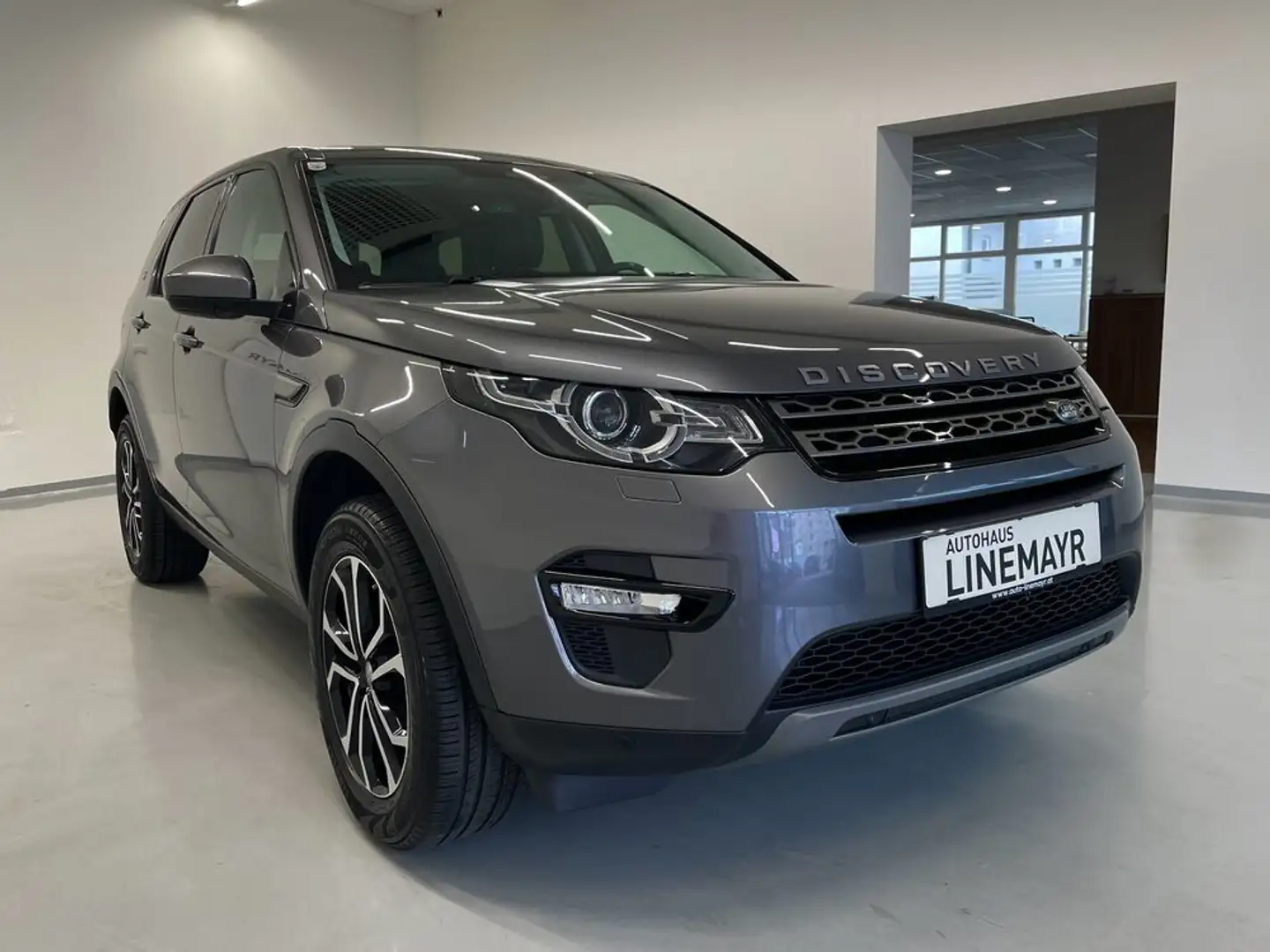 Land Rover Discovery Sport 2,0 TD4 4WD SE Aut. Grau - 2