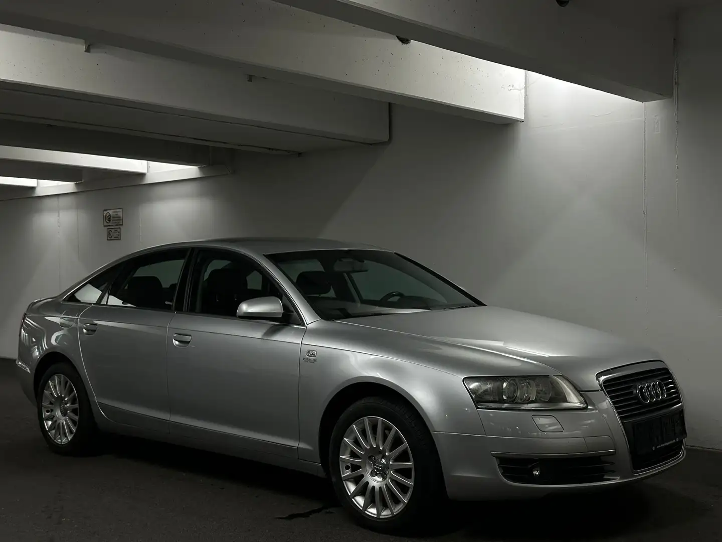 Audi A6 2.4 V6|Pickarl Neu 06-2026|Xenon|AHK|nur 120.000 K Grau - 2