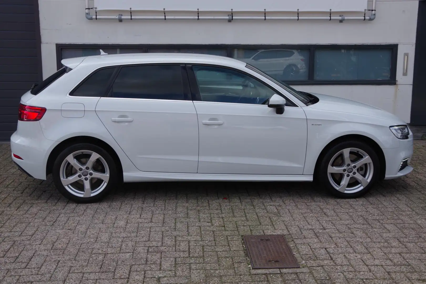 Audi A3 Sportback 1.4 e-tron Lease Edition Wit - 2