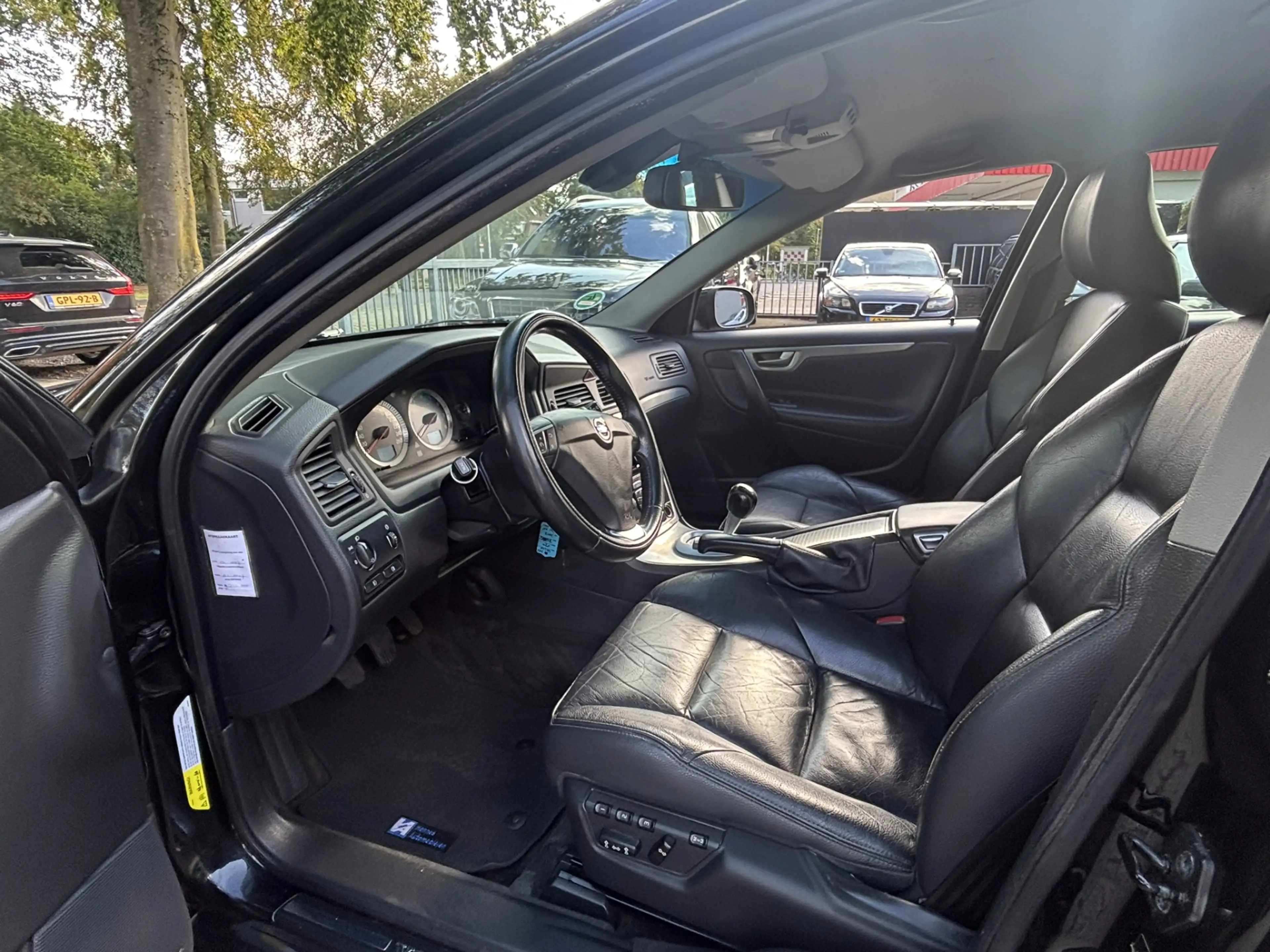 Volvo V70 2.4 Edition Sport Incl. €4000,- onderhoud! — photo 3