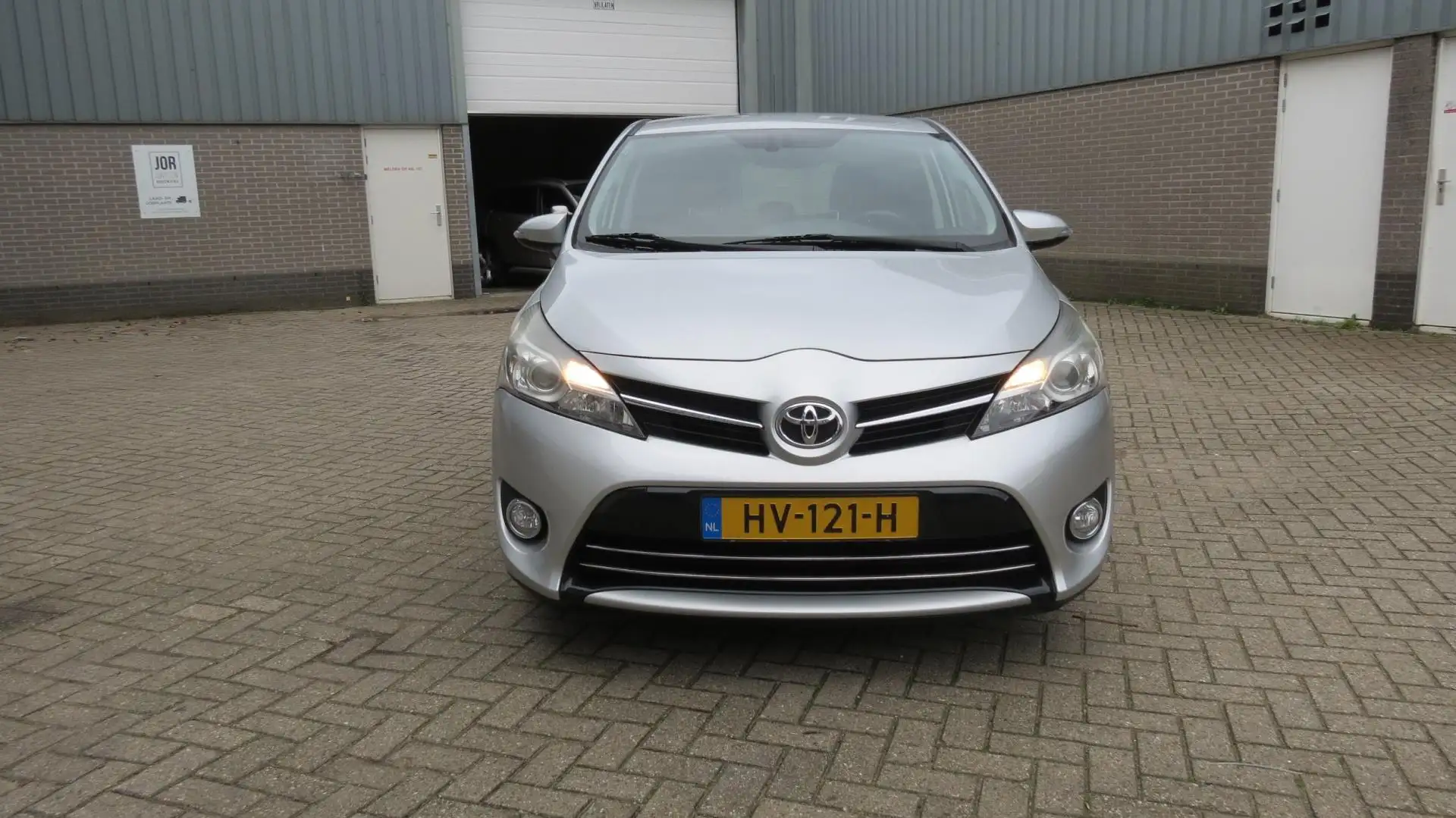 Toyota Verso 1.8 VVT-i Business Gris - 2