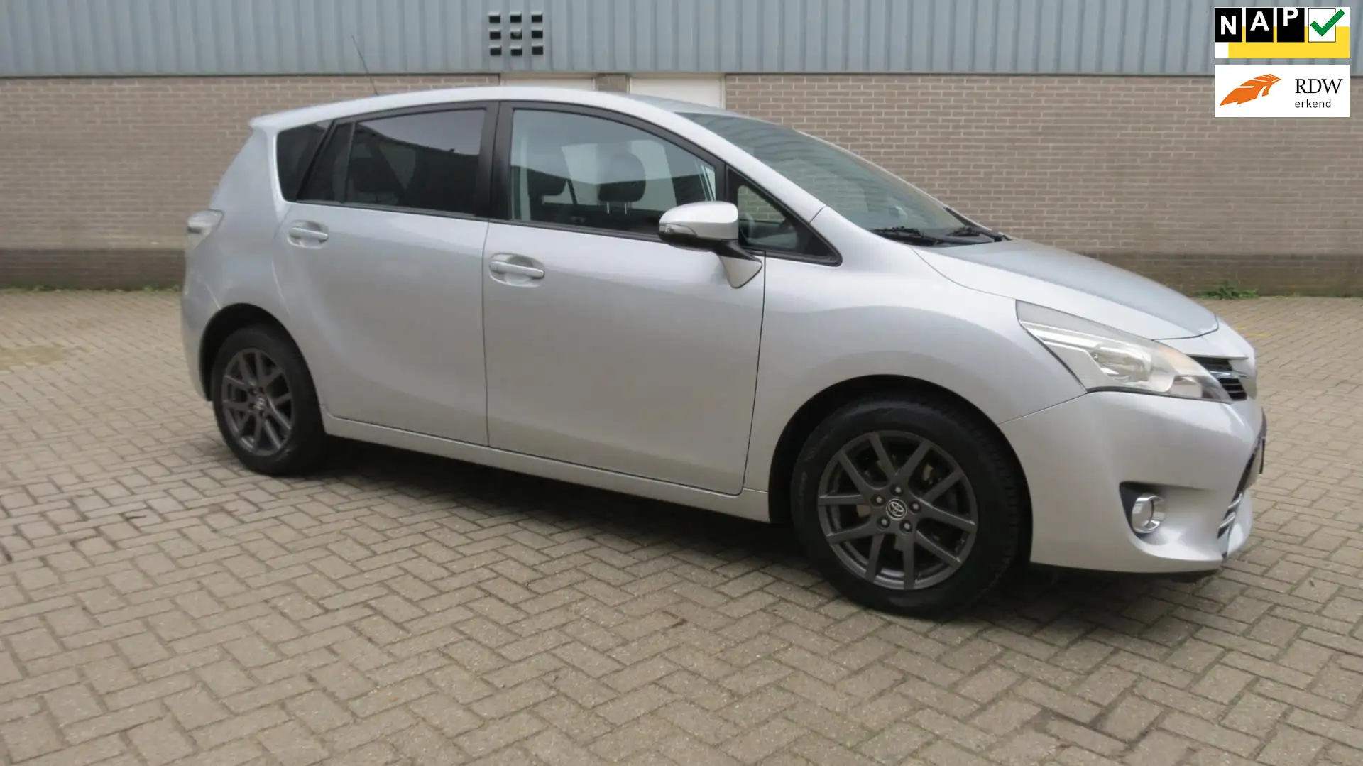 Toyota Verso 1.8 VVT-i Business Gris - 1