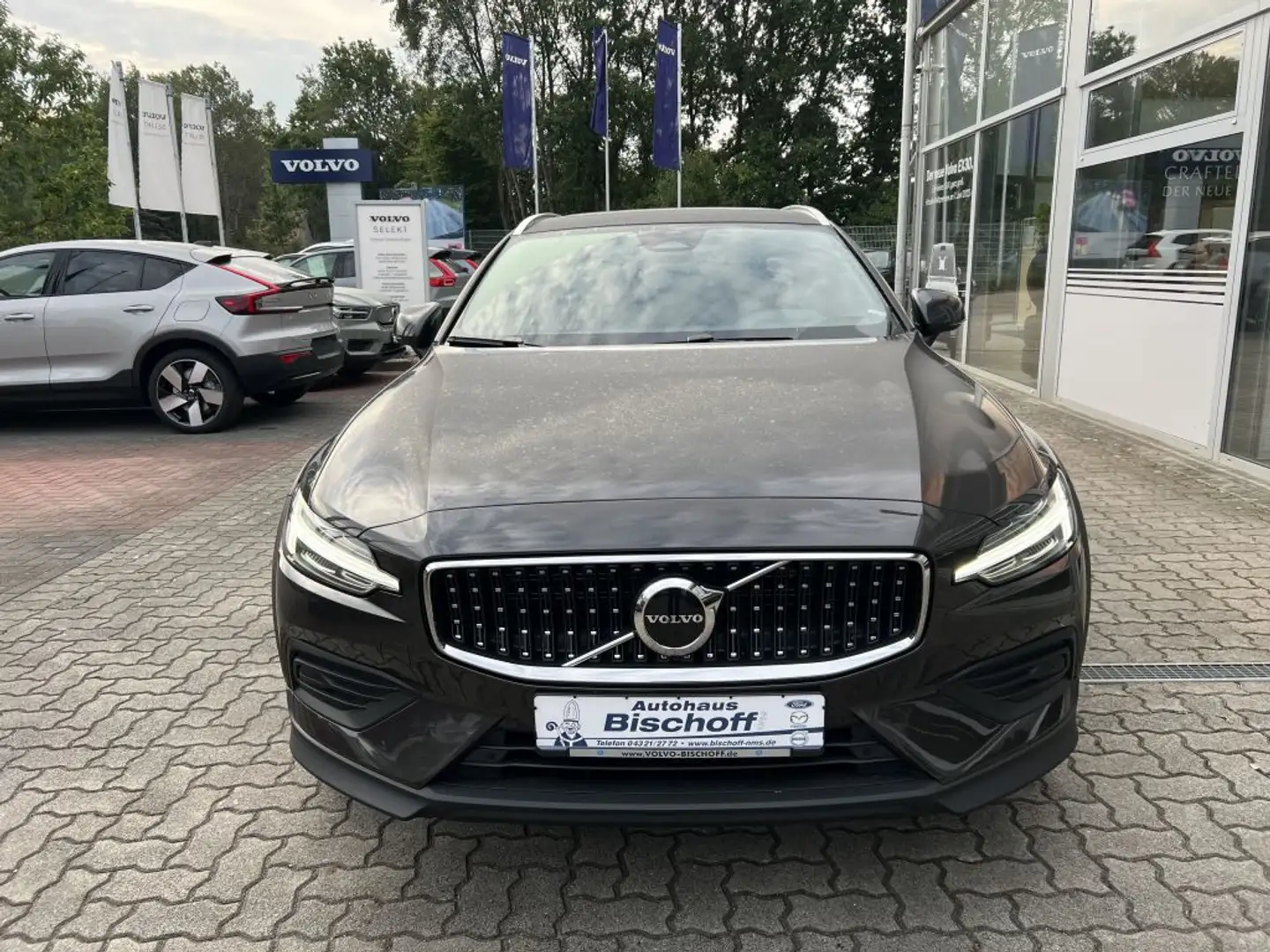 Volvo V60 Cross Country B4 D AWD Plus Diesel CrossCountry Allrad Сірий - 2