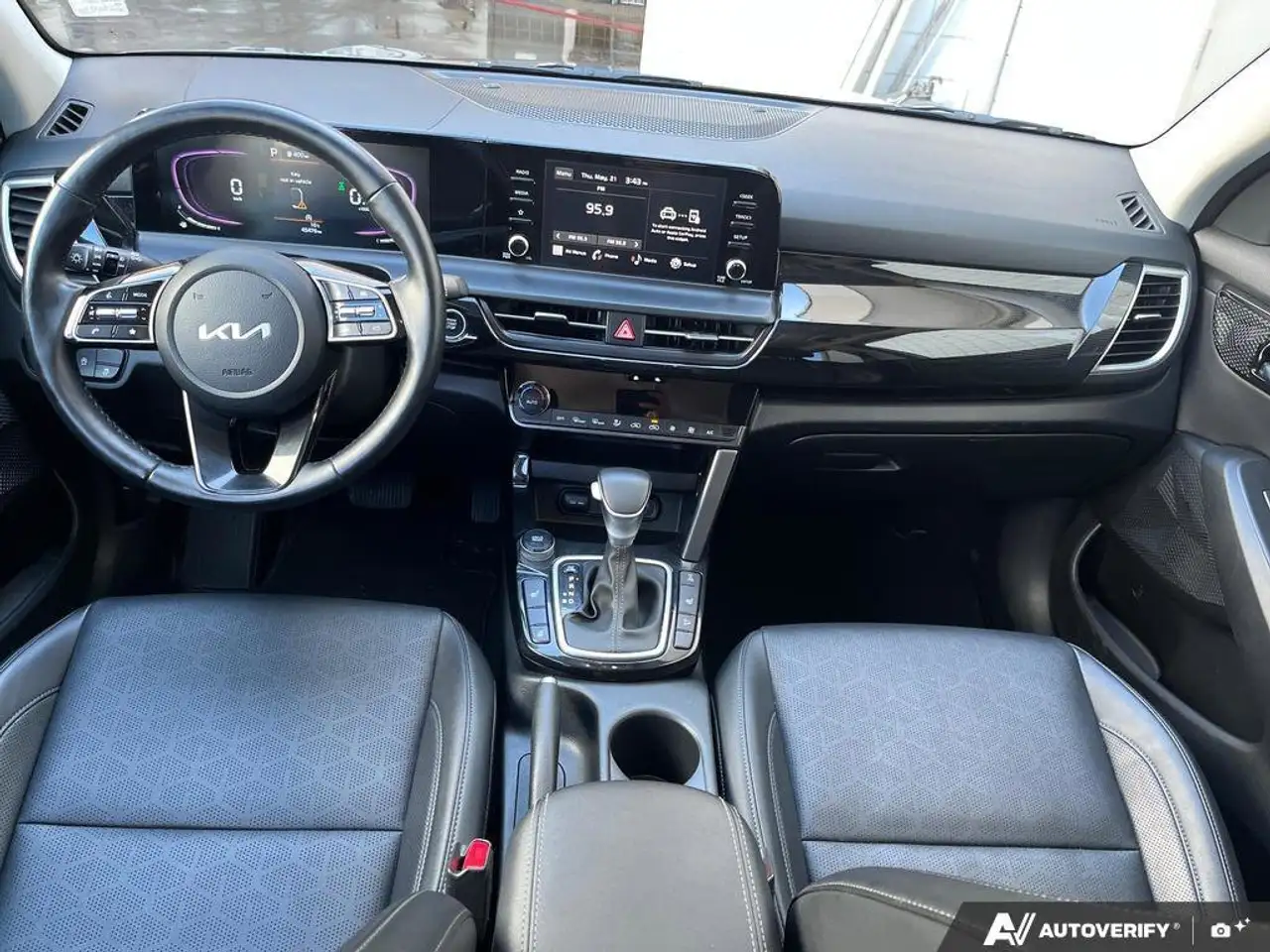 Kia Seltos снимка Kia Seltos