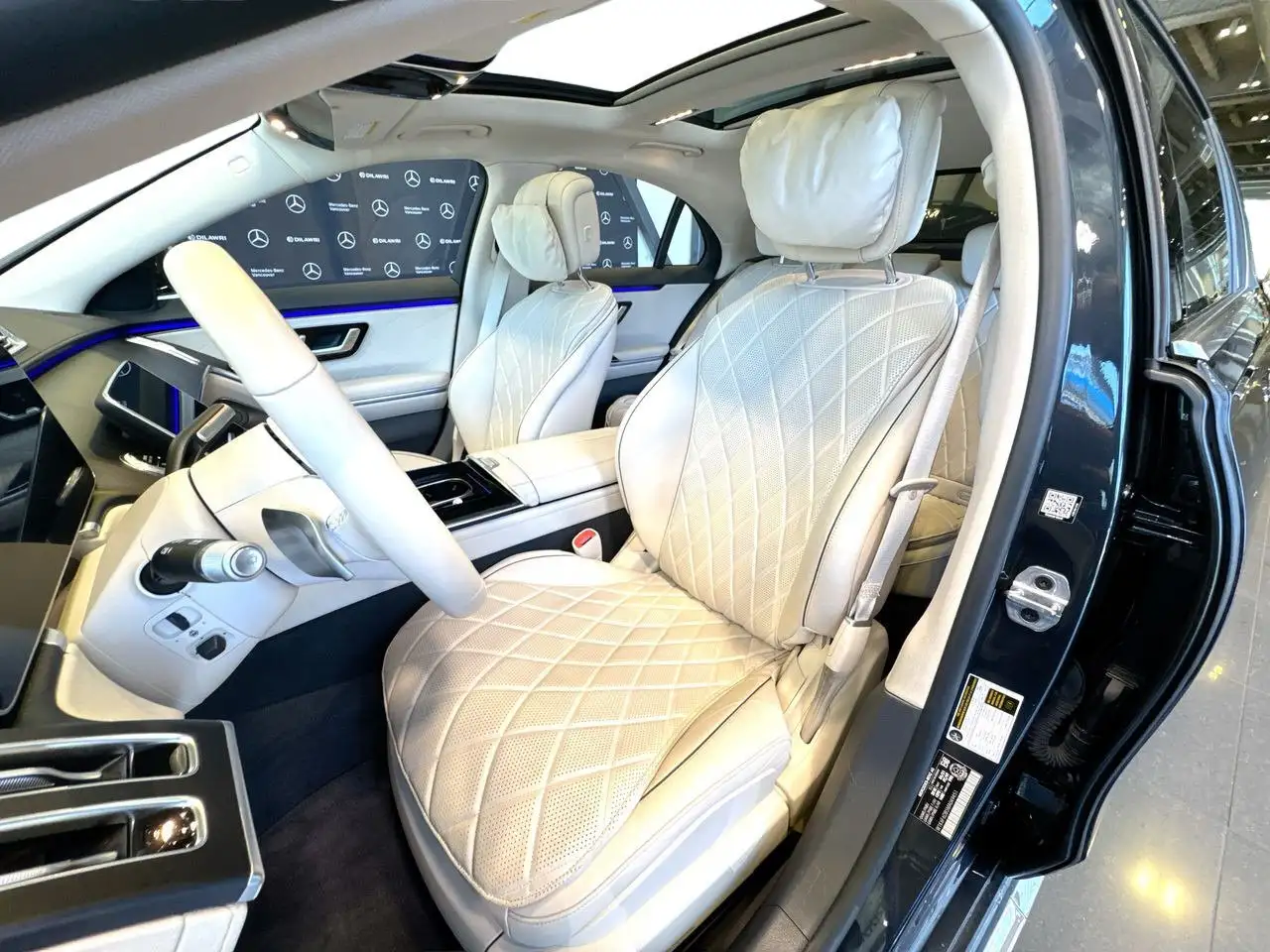 Mercedes-Benz S-Class снимка Mercedes-Benz S-Class