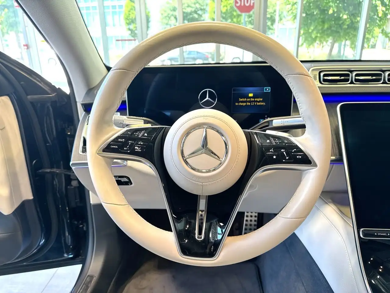 Mercedes-Benz S-Class снимка Mercedes-Benz S-Class